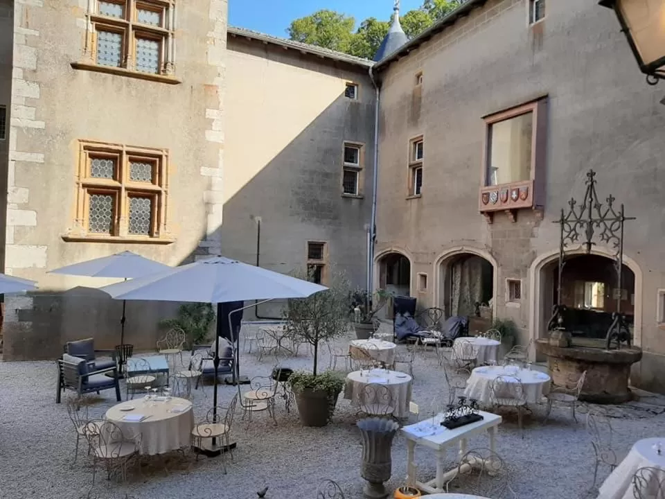 Restaurant/places to eat in Château de Varennes