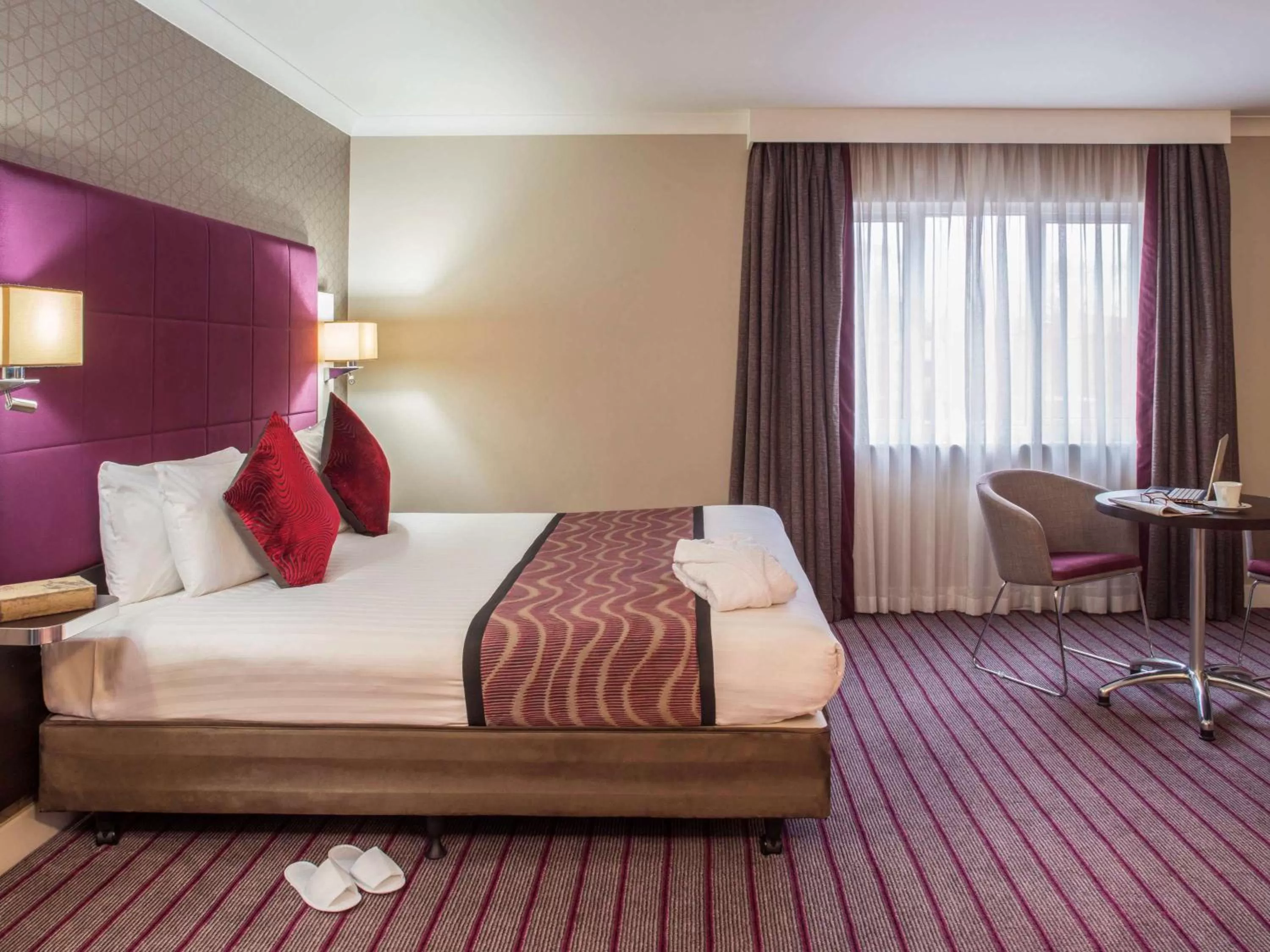 Photo of the whole room in Mercure London Heathrow Airport