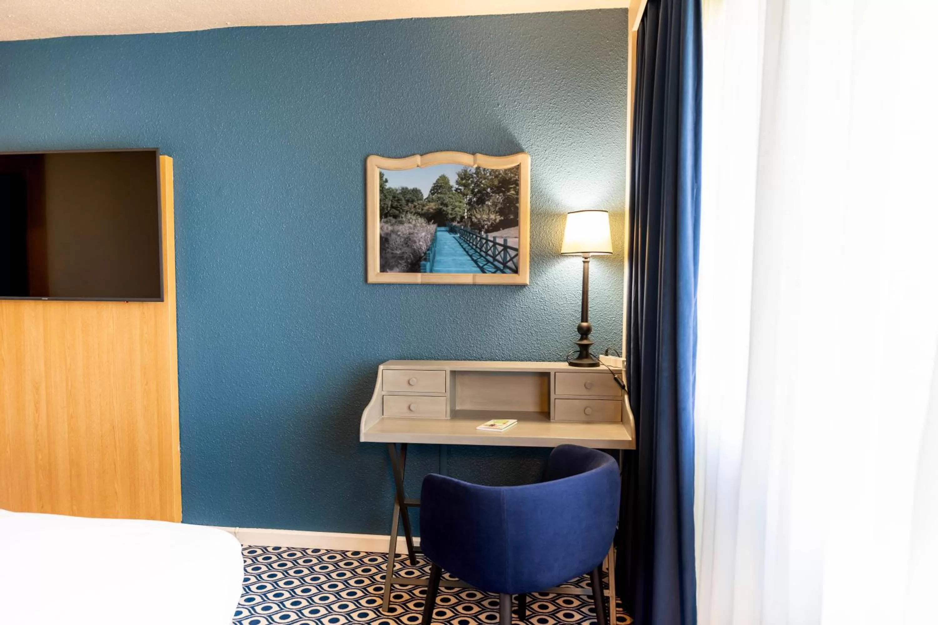 Bedroom in Novotel Orléans Chemins De Sologne Demeures De Campagne