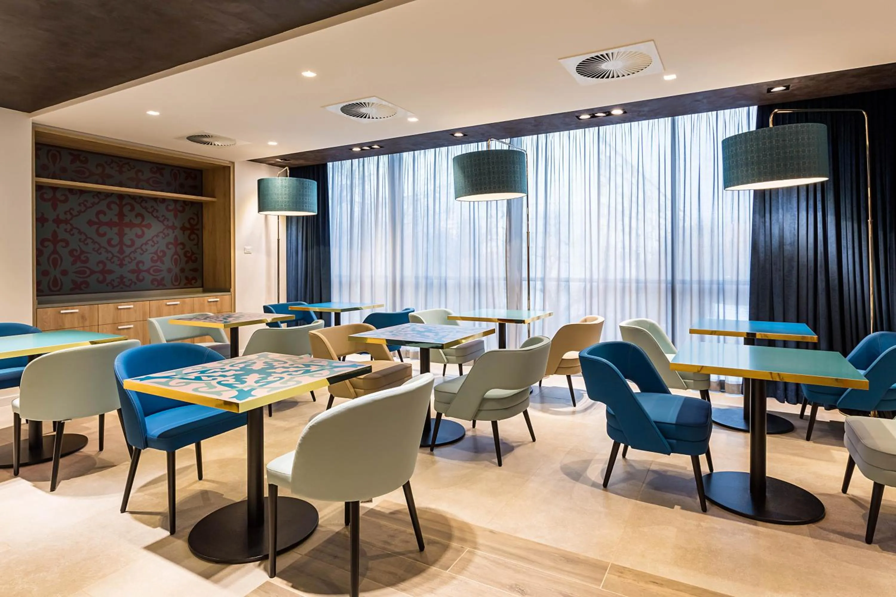 Restaurant/places to eat in Mercure Almaty City Center