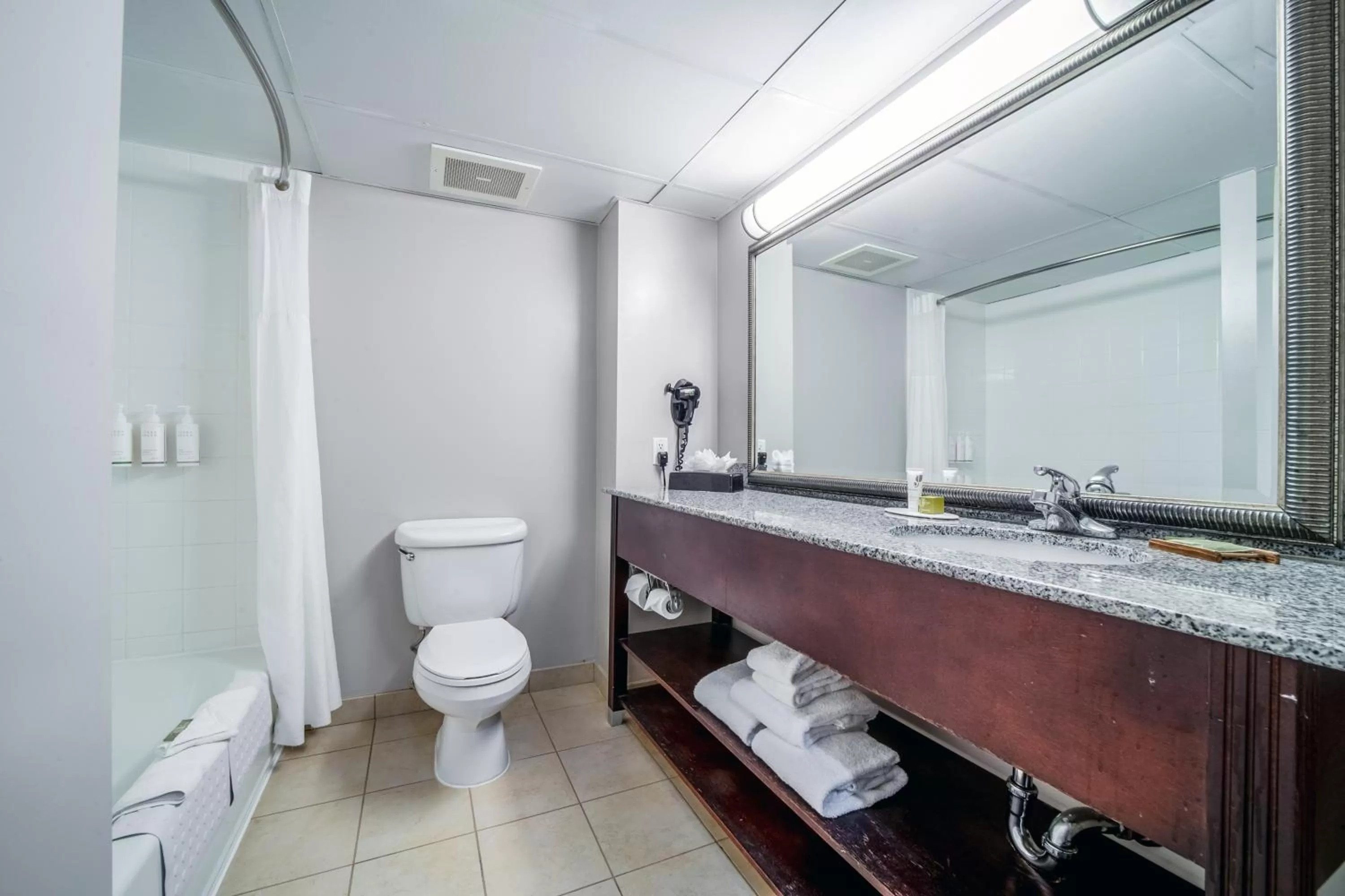 Bathroom in Country Inn & Suites by Radisson, Ontario at Ontario Mills, CA