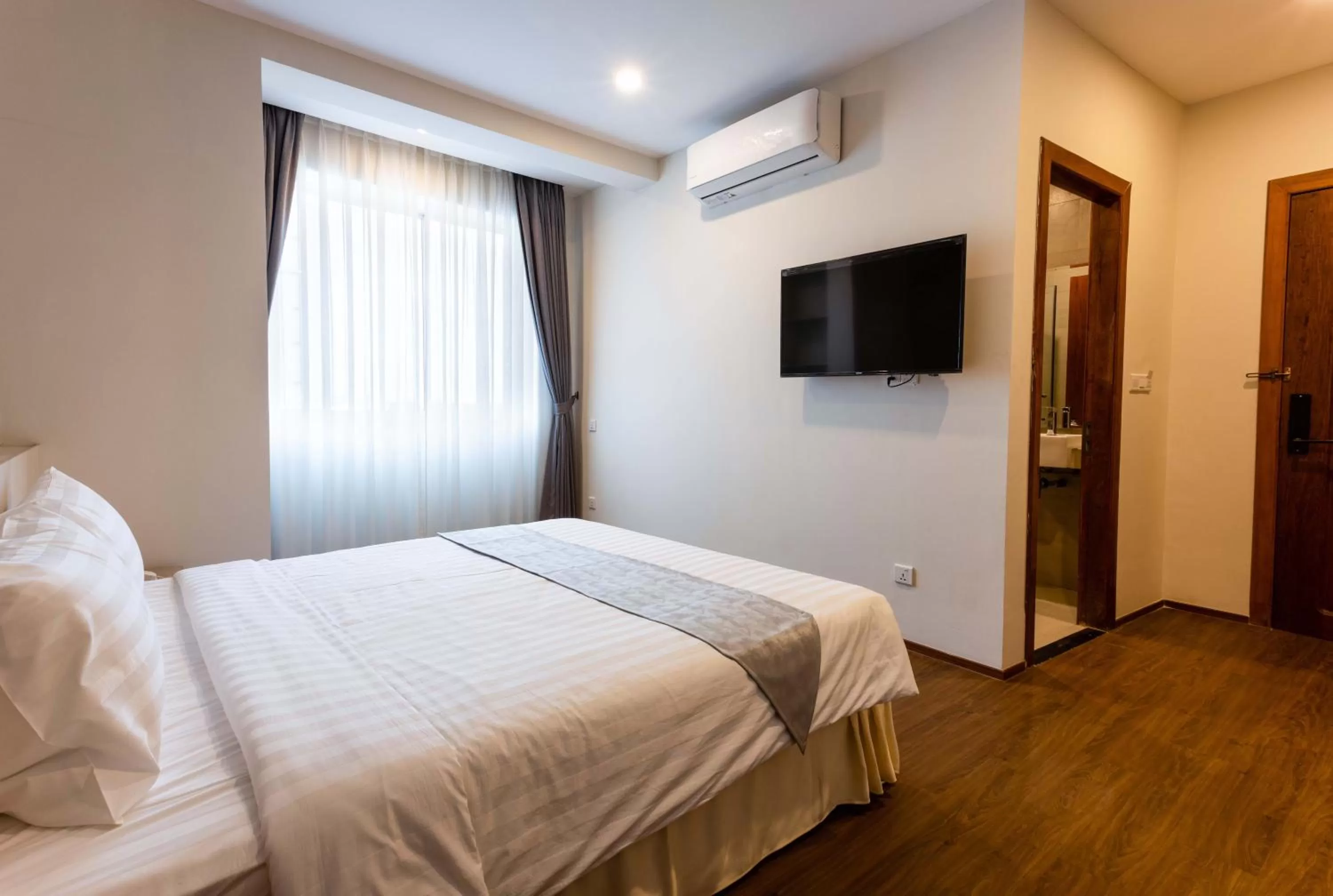 Photo of the whole room, Bed in Joli Hotel