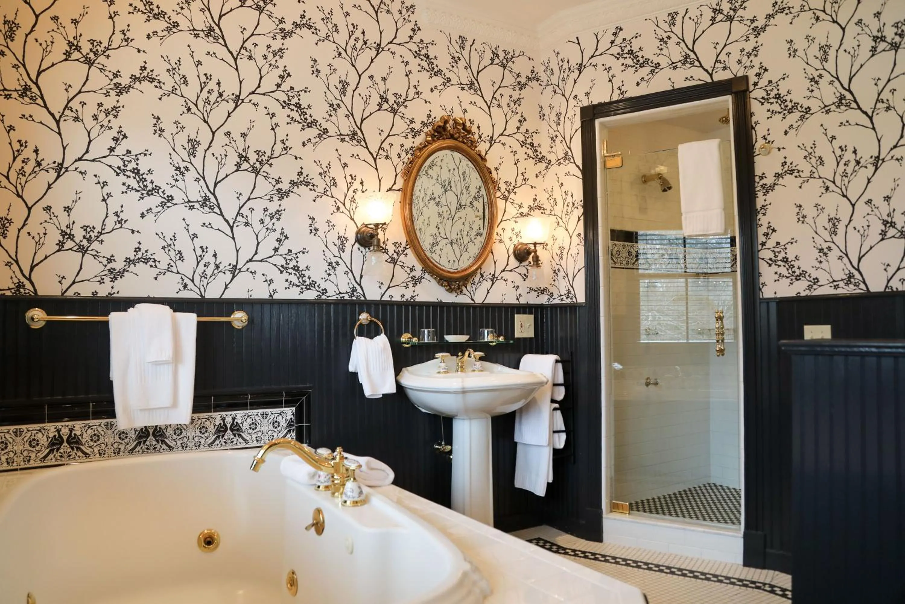 Shower in The Chanler at Cliff Walk