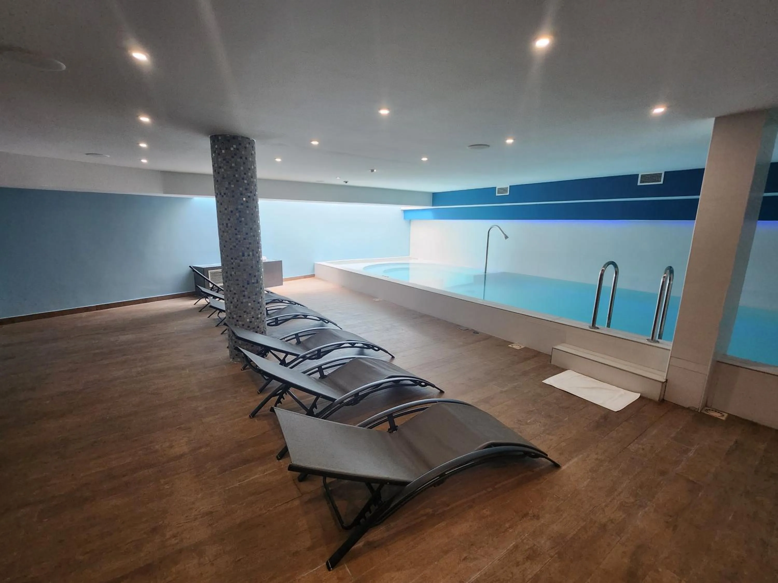 Massage in Hôtel Montaigne & Spa - Cannes Centre