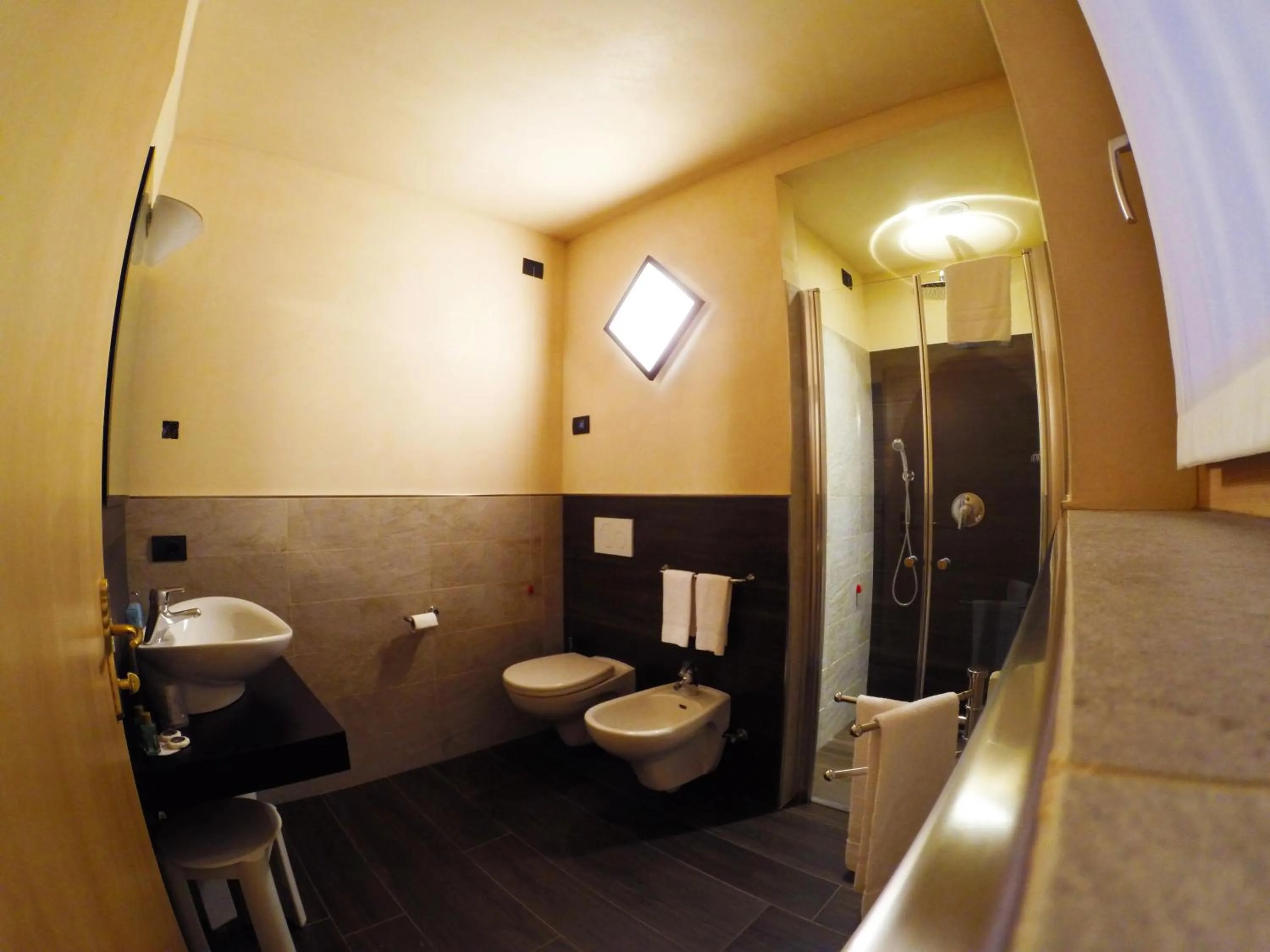 Shower in Francesin Active Hotel