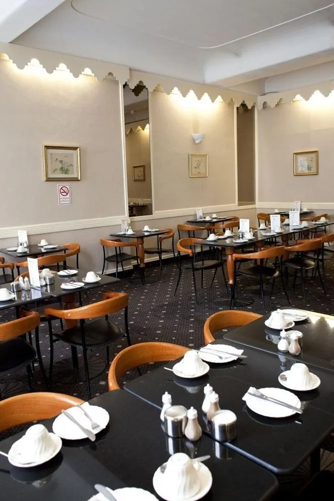 Restaurant/places to eat in Rose Court Hotel