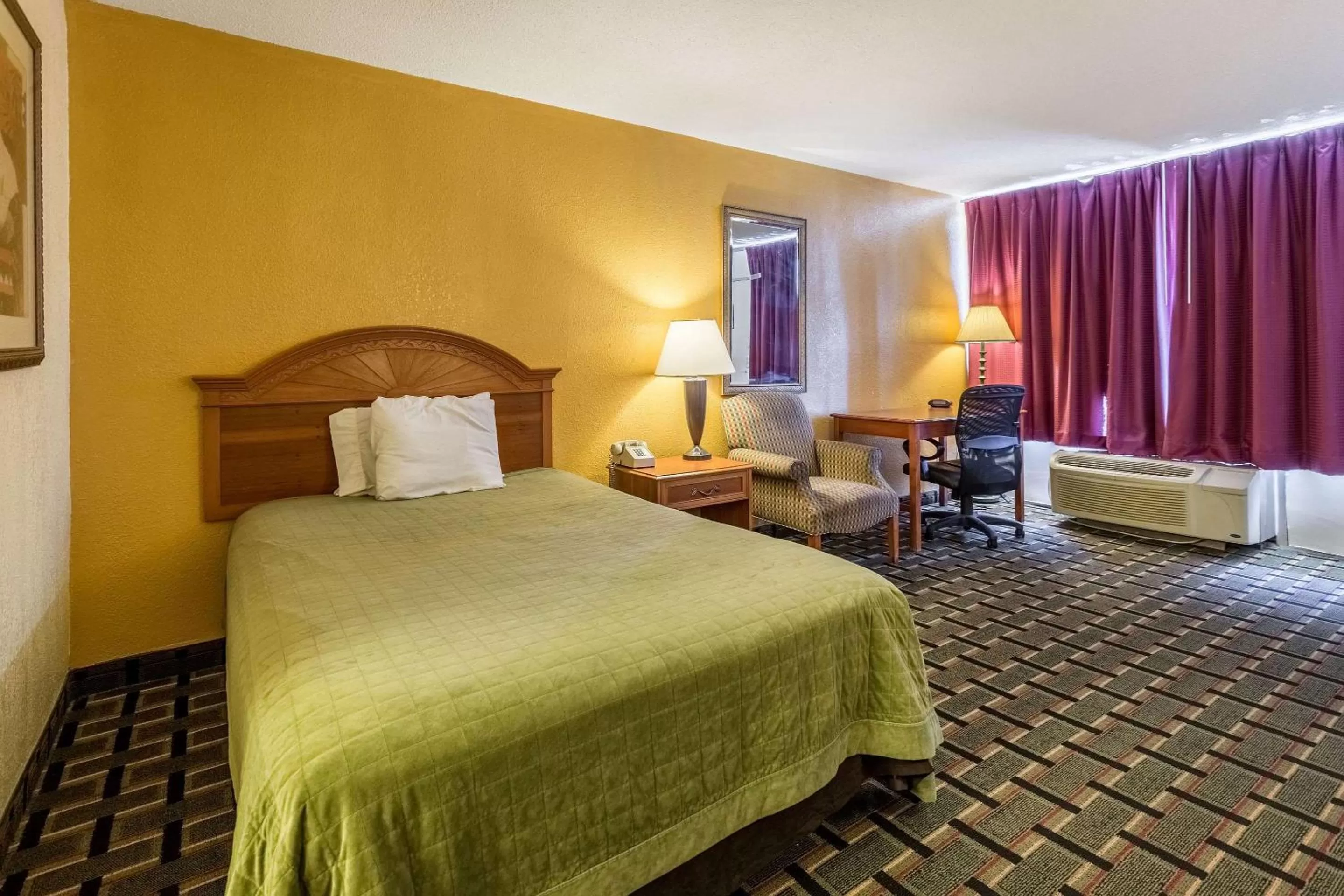 Photo of the whole room, Bed in Rodeway Inn Denmark-Jackson