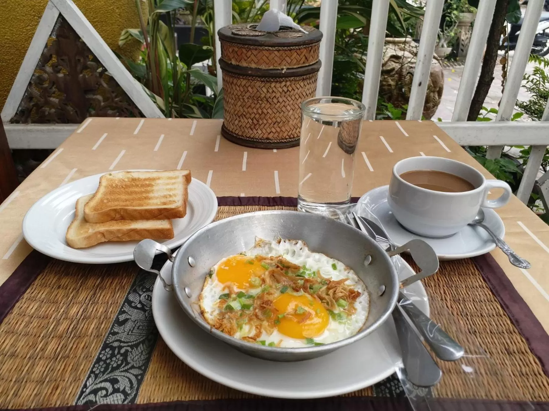 Breakfast in Platinum Place