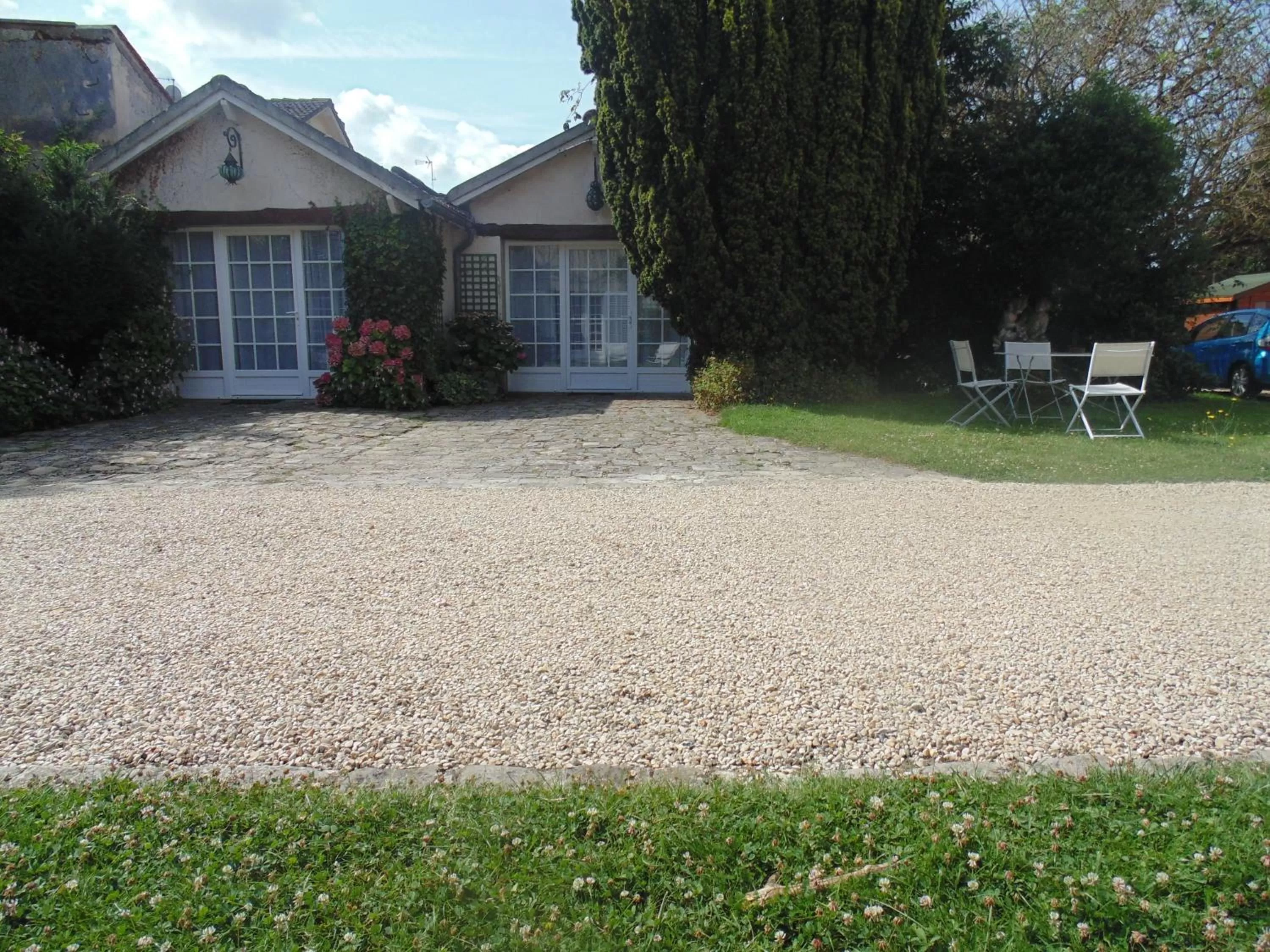 Facade/entrance in Clos Saint Nicolas