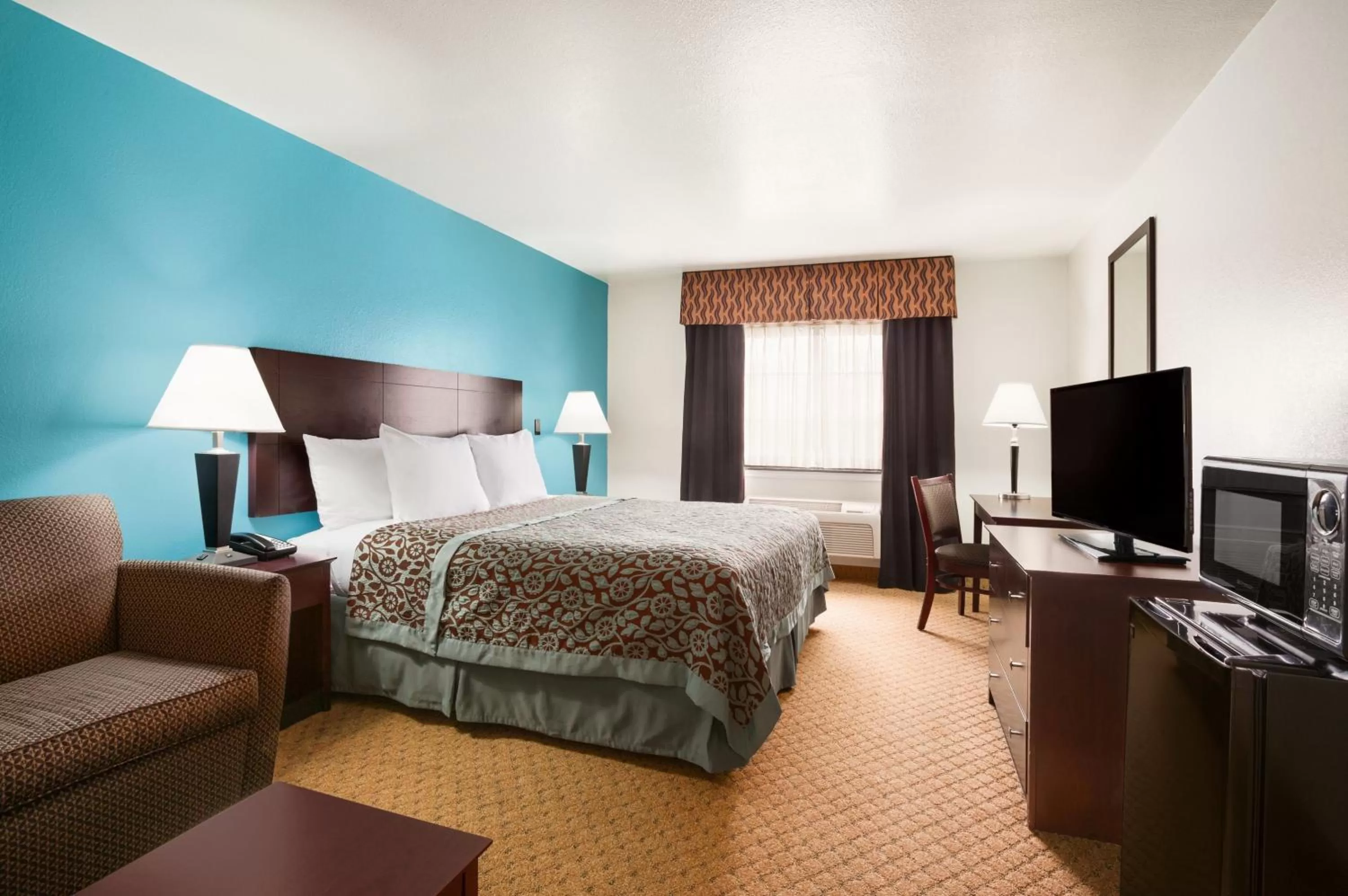 Photo of the whole room, Bed in Days Inn & Suites by Wyndham Conroe North