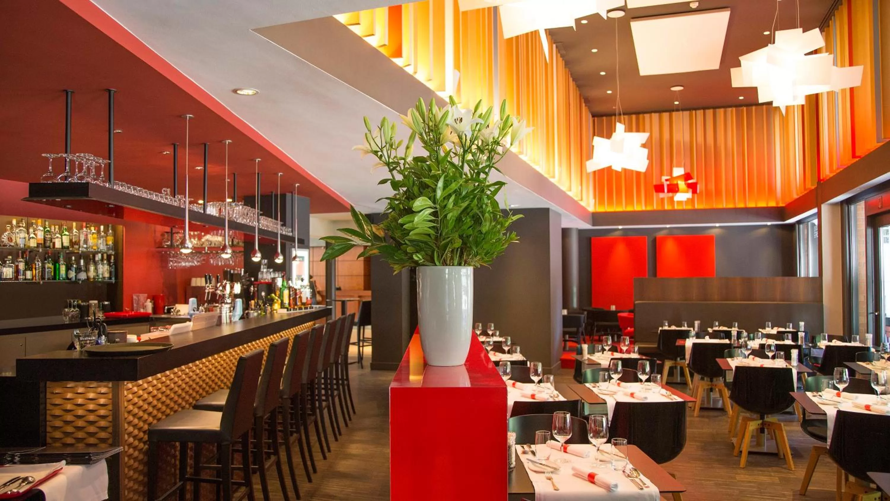 Restaurant/places to eat in Crowne Plaza Hotel Brugge by IHG