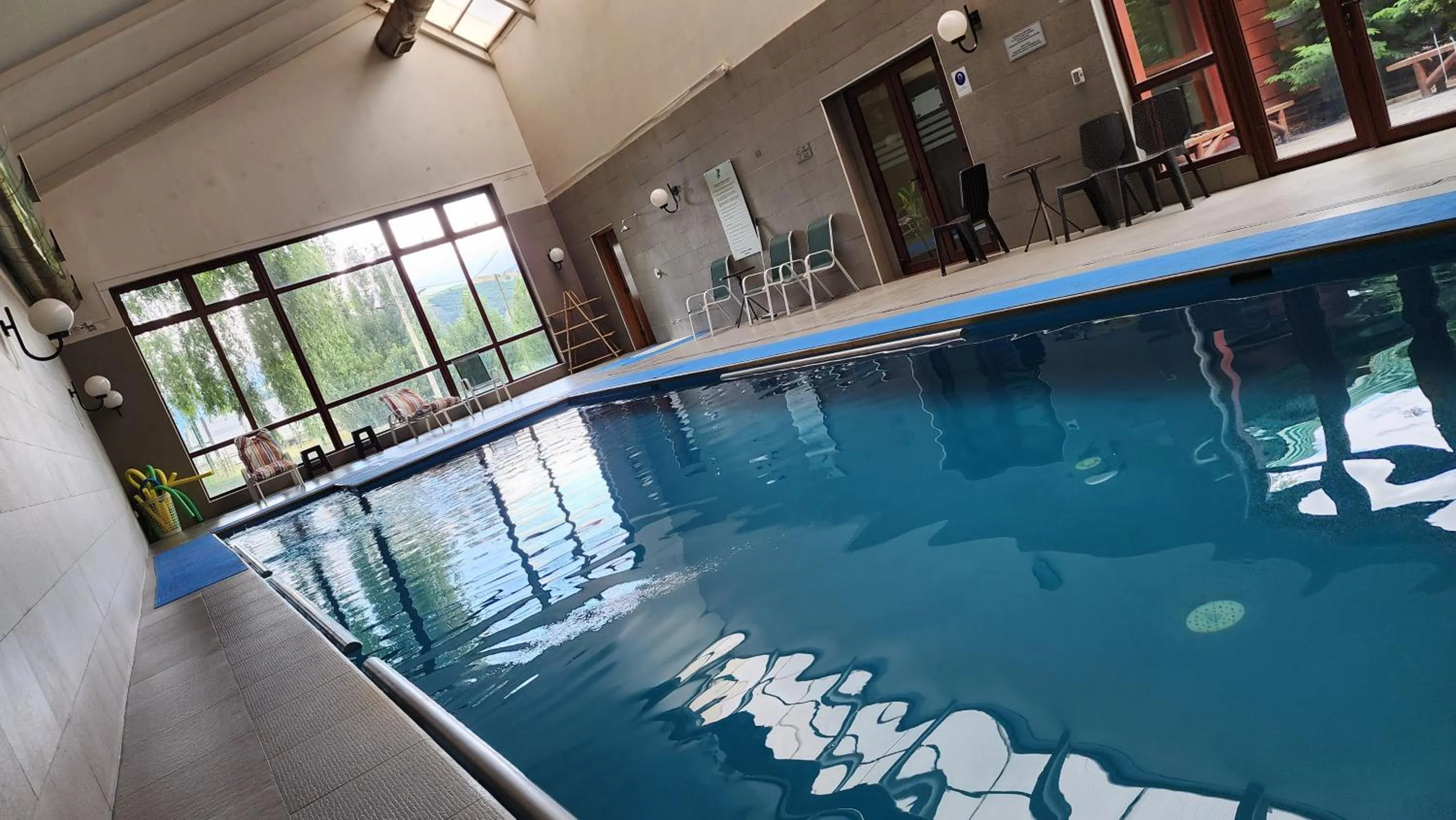 Swimming pool in Hotel Diego de Almagro Coyhaique