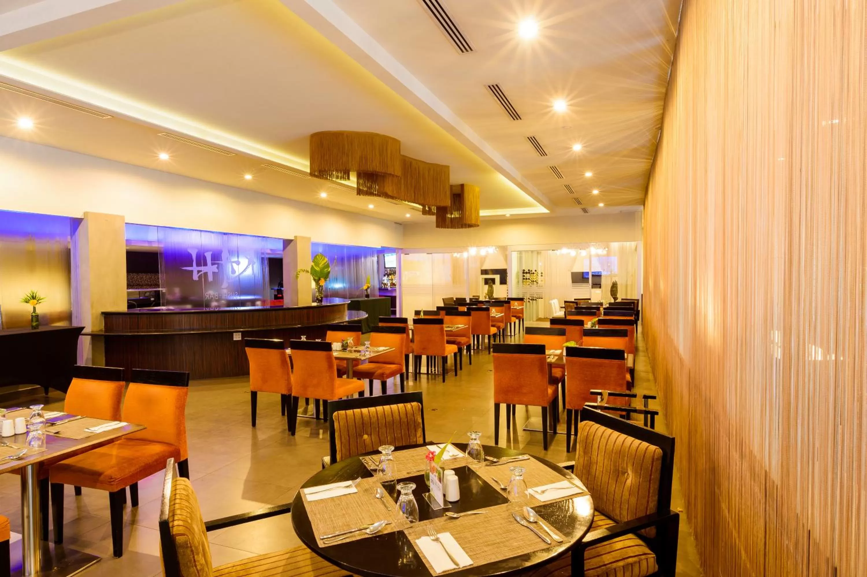 Restaurant/places to eat in Riande Aeropuerto Hotel Casino