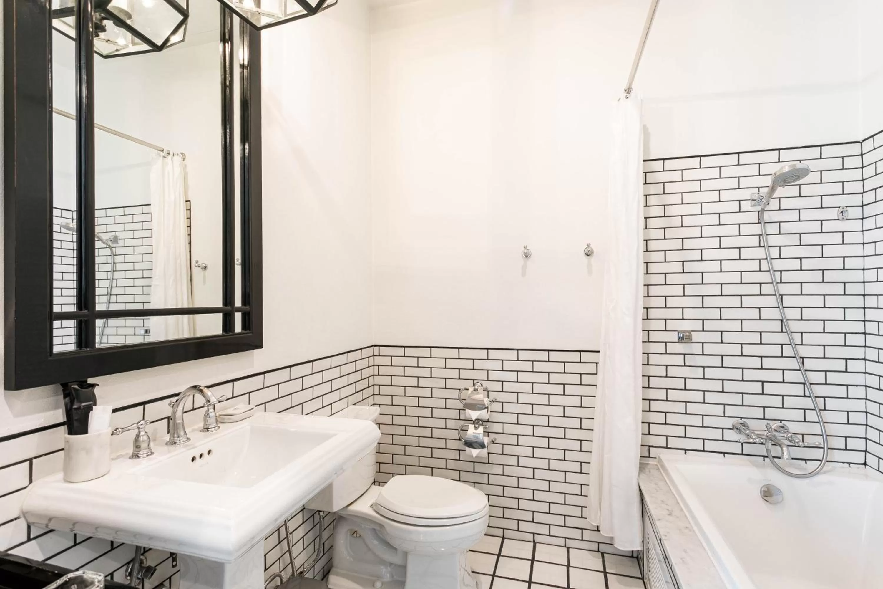 Bathroom in 99 The Heritage Hotel