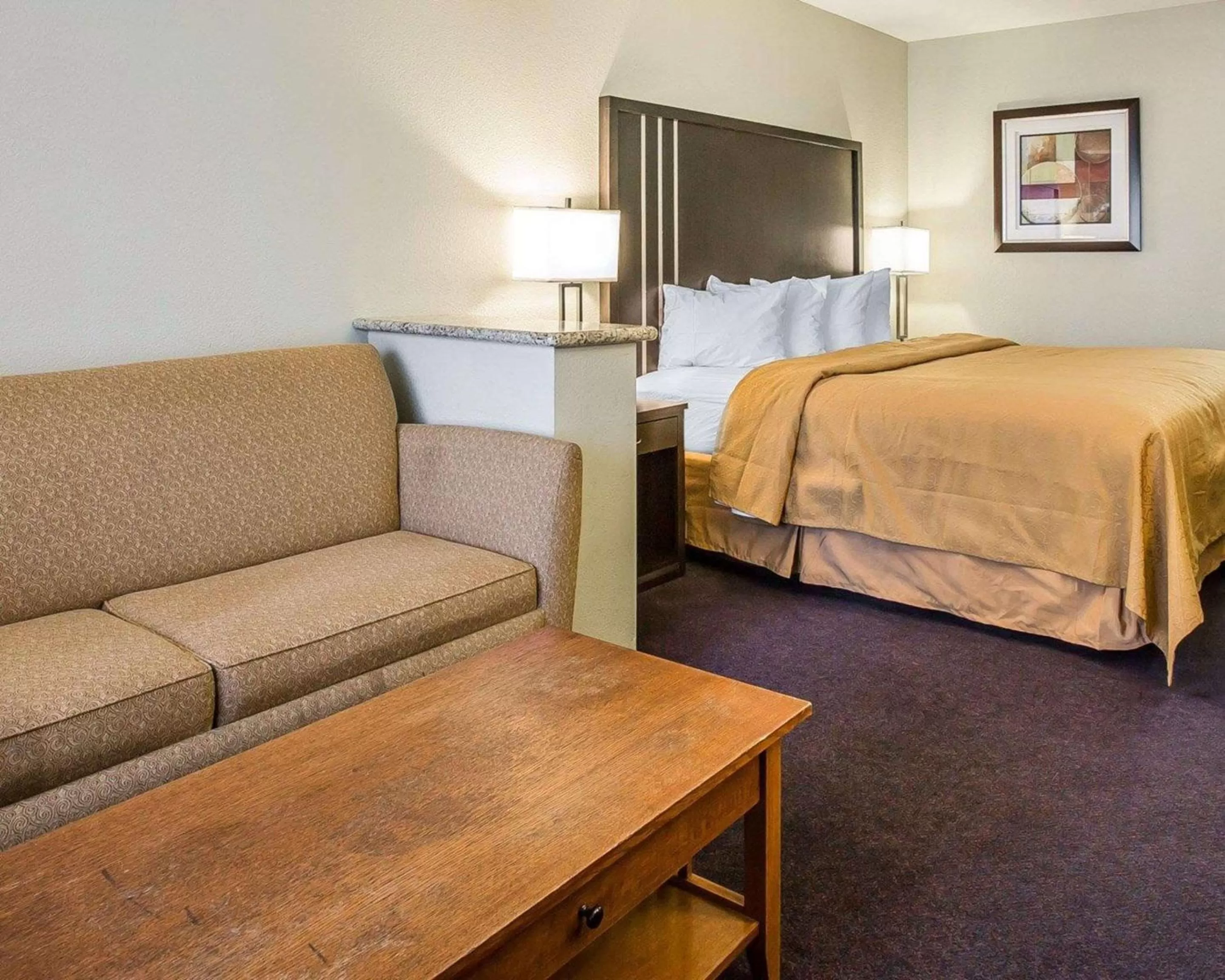 Bedroom, Bed in Quality Inn & Suites Woodland - Sacramento Airport