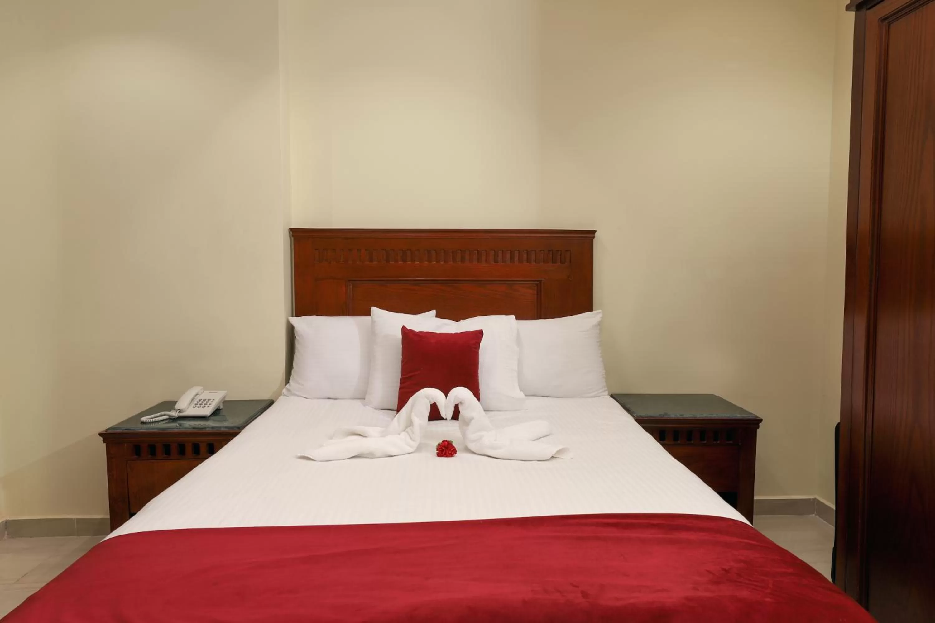 Bed in Brothers Pyramids View Hotel