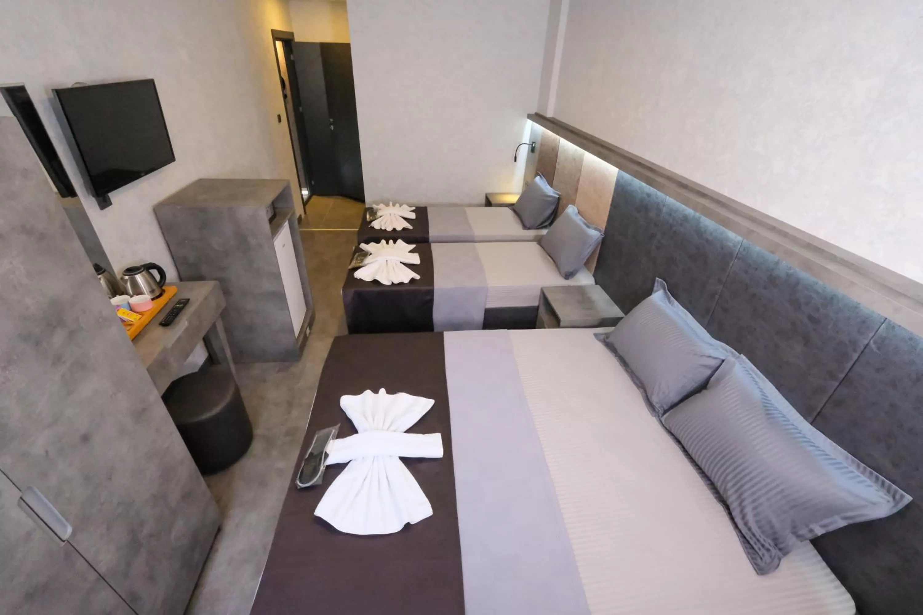 Photo of the whole room in The Queen Hotel