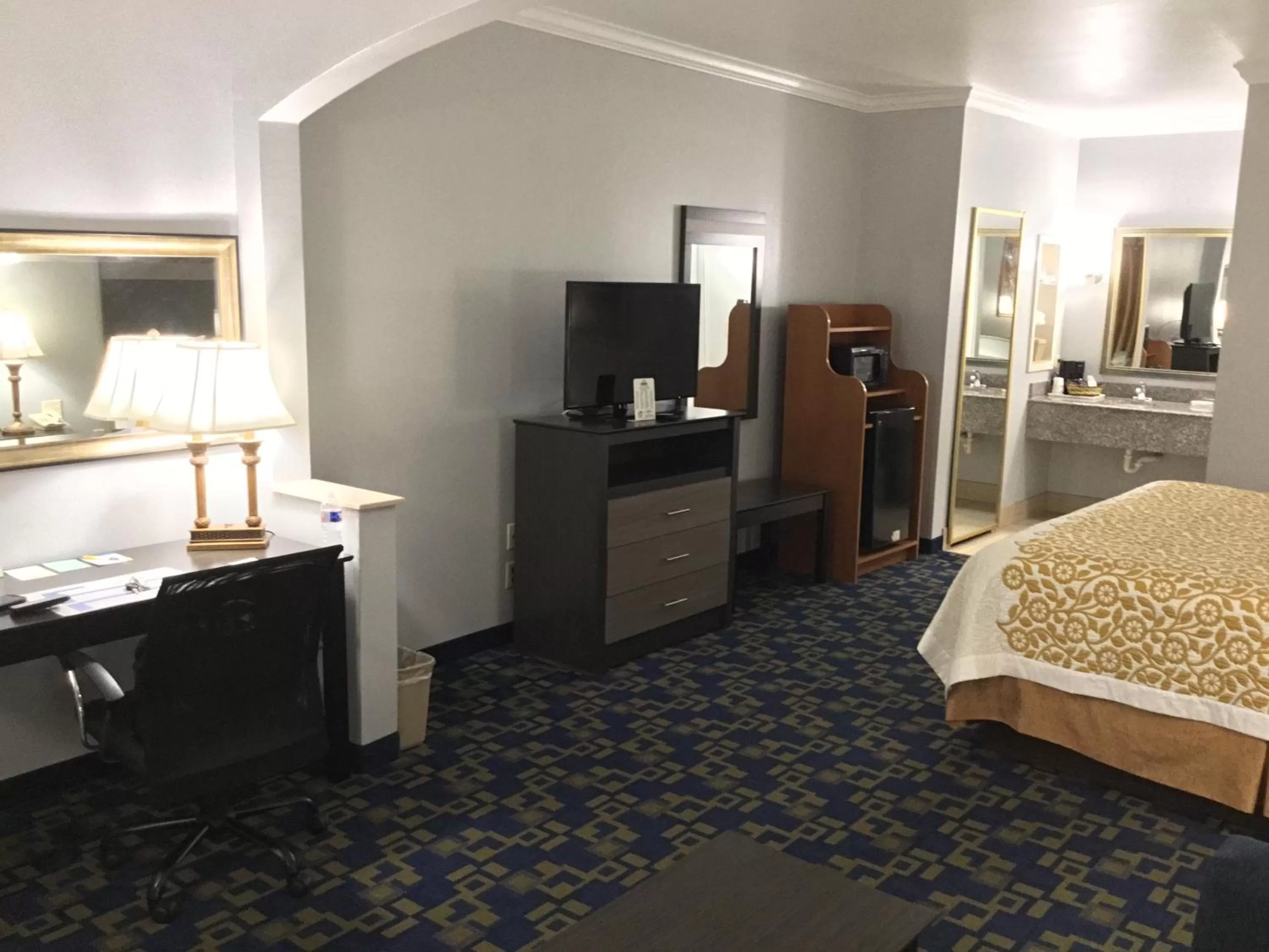 TV and multimedia in Days Inn by Wyndham Robstown