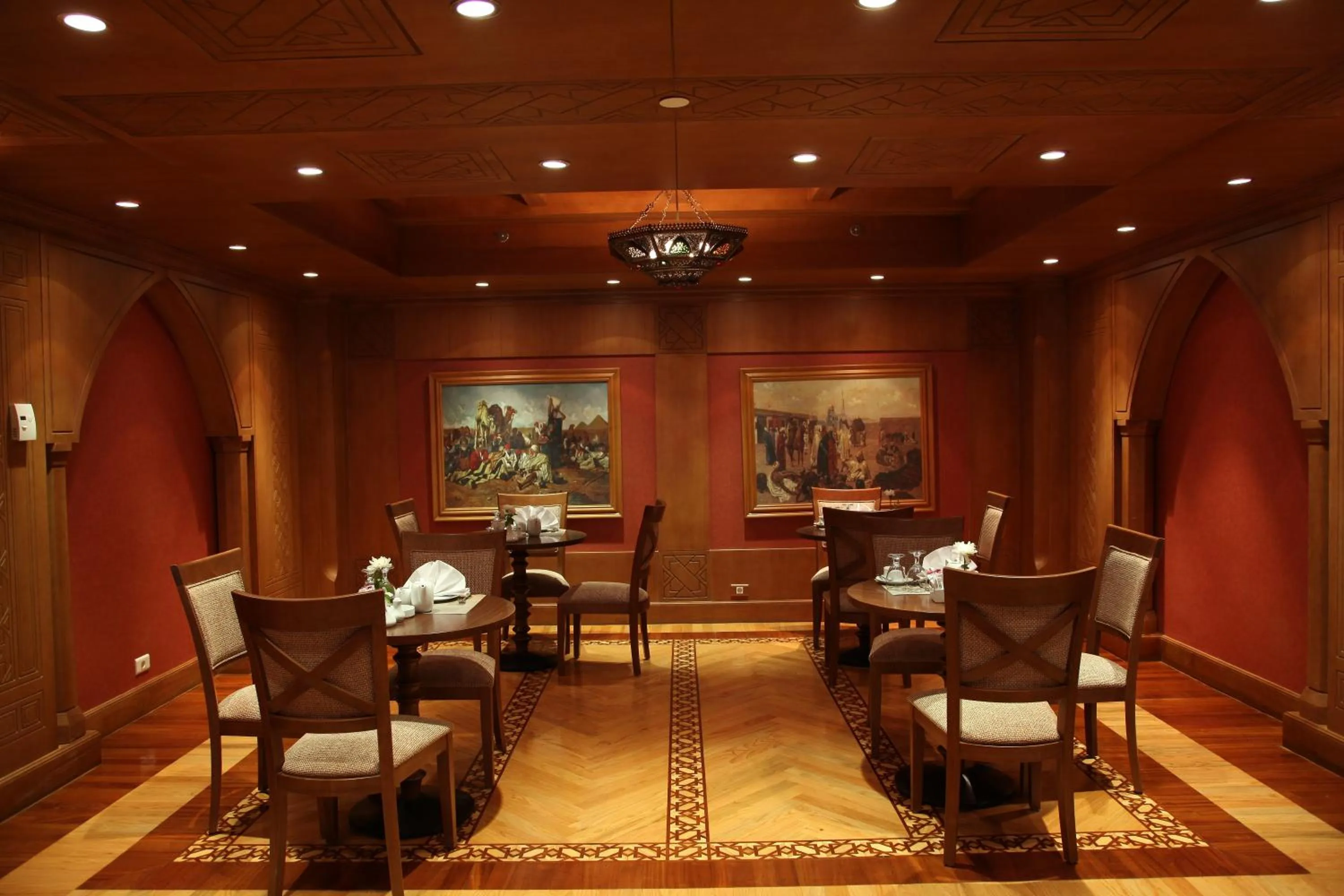 Restaurant/places to eat in Helnan Landmark Hotel