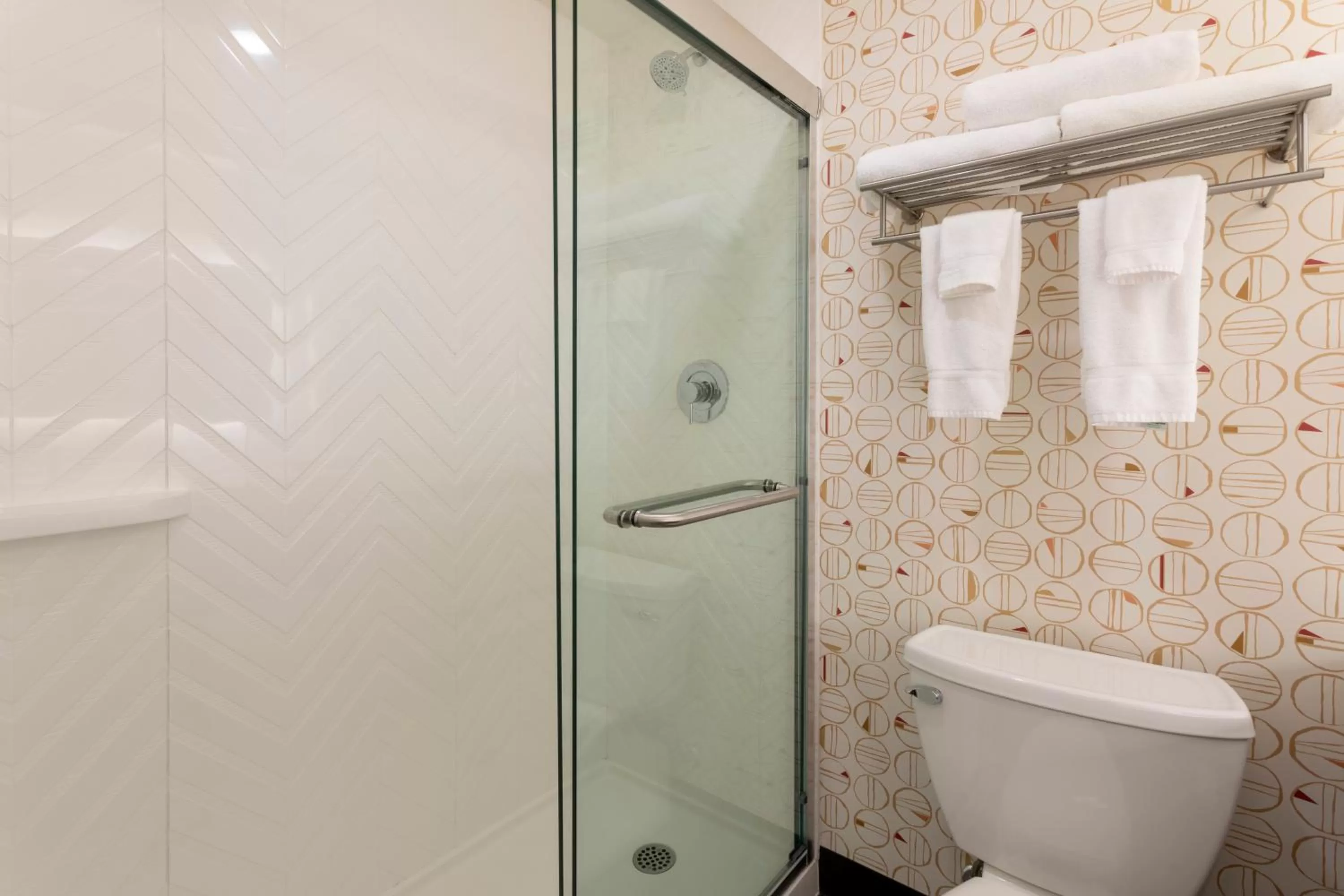 King Room with Hearing Accessible Roll In Shower - Non-Smoking in Holiday Inn Marquette, an IHG Hotel