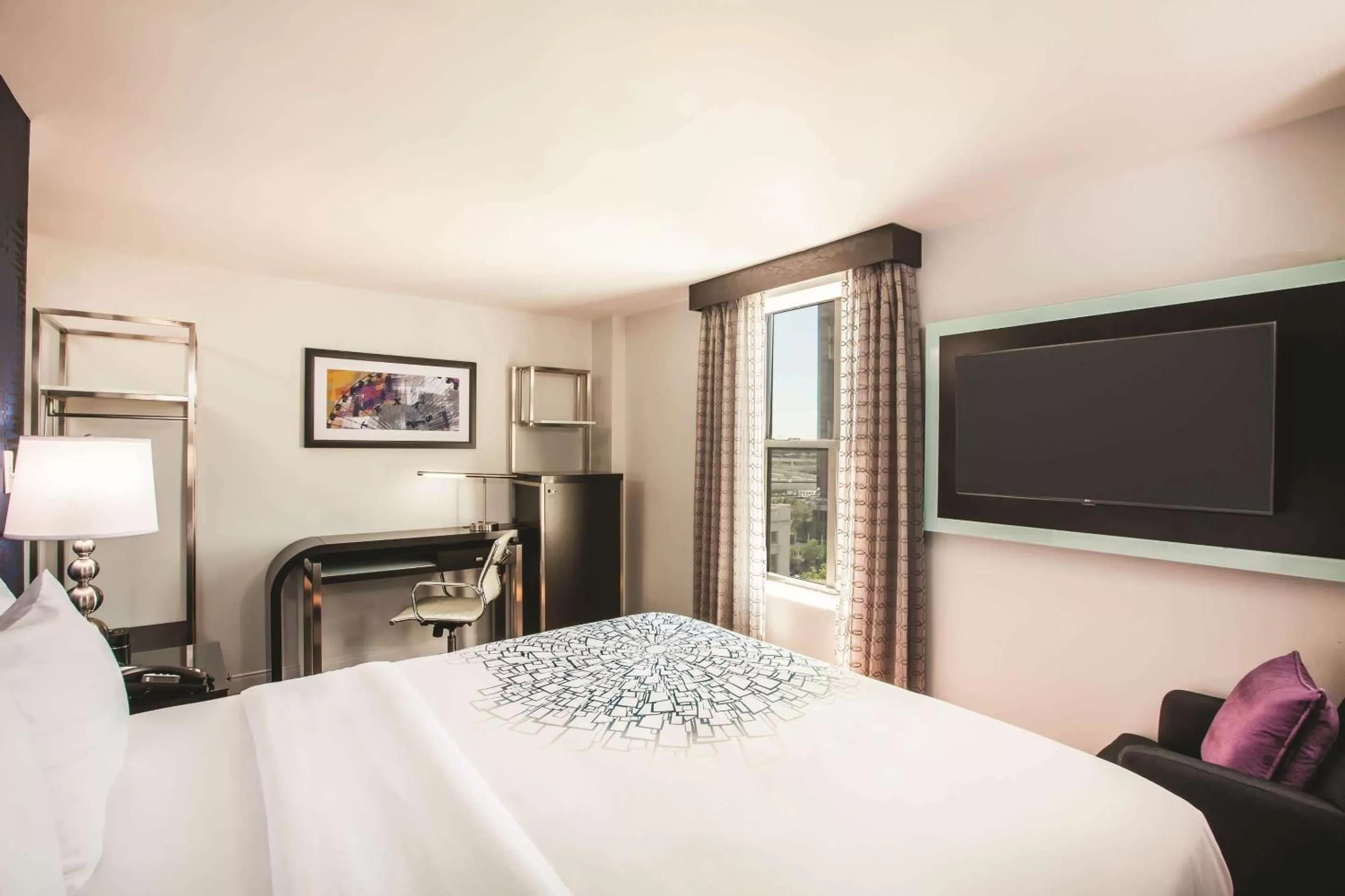 Photo of the whole room, Bed in Holiday Inn Express - Dallas Downtown by IHG