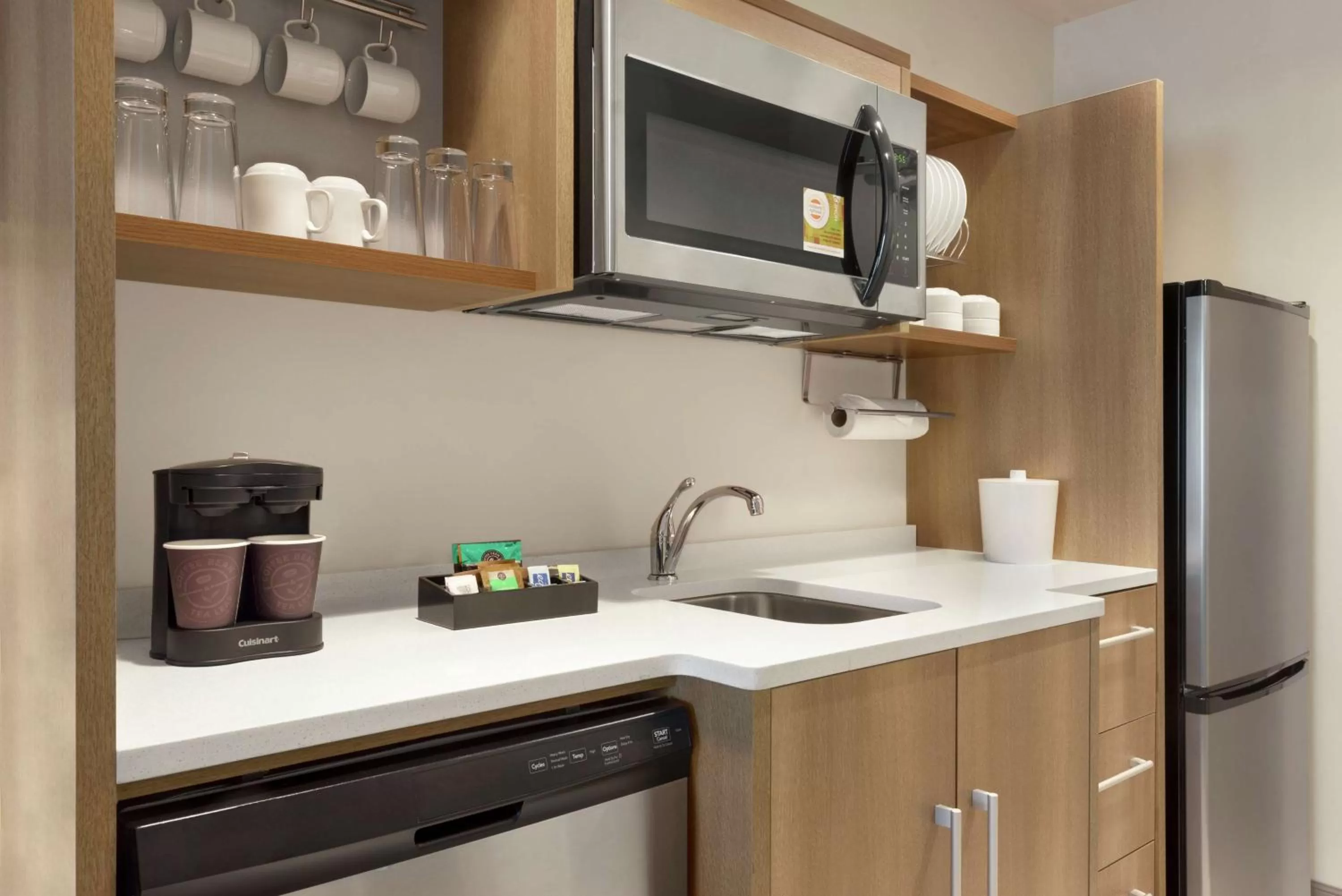 Kitchen or kitchenette in Home2 Suites By Hilton Miami Doral West Airport, Fl