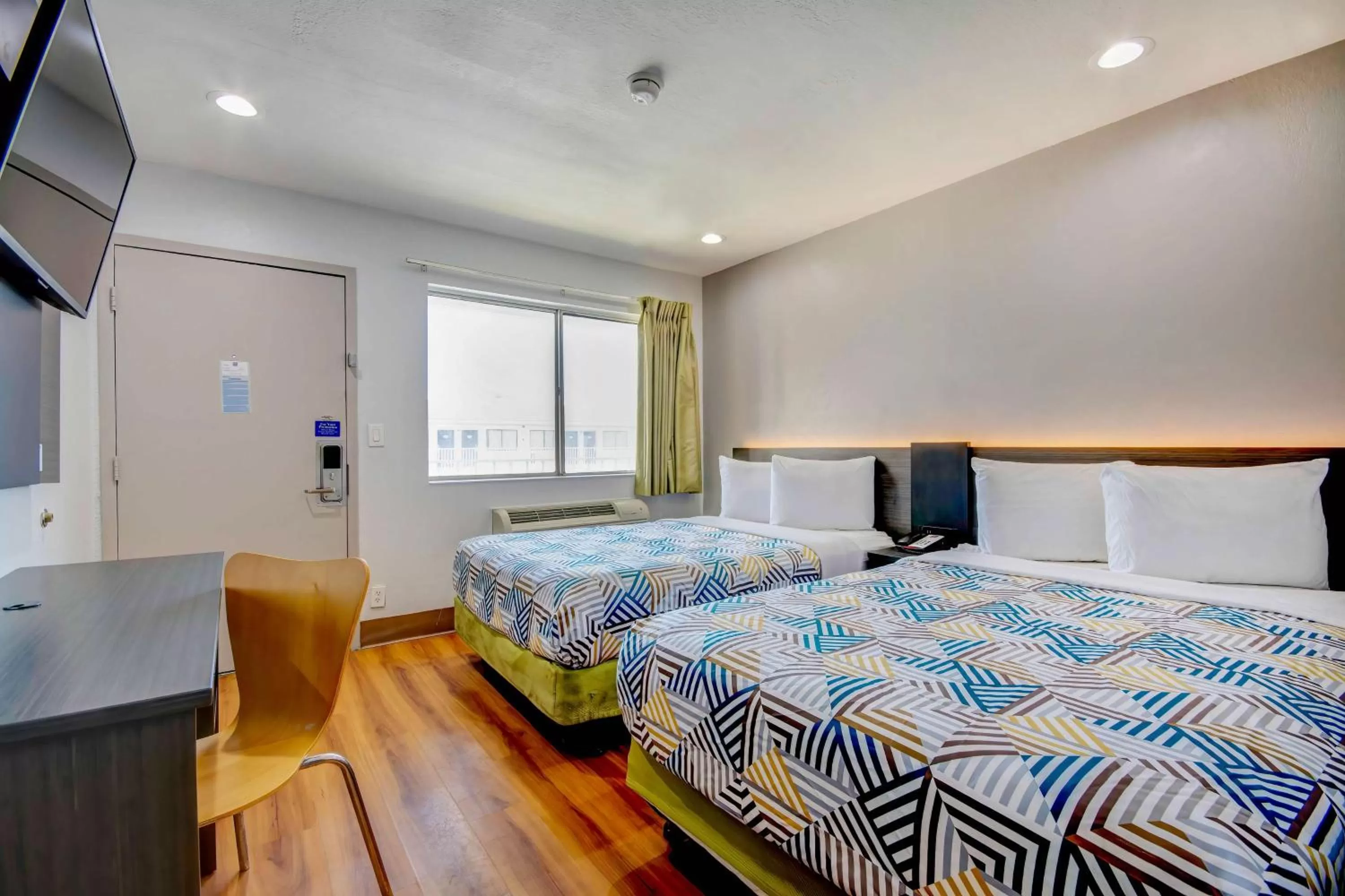 Bedroom, Bed in Motel 6-Port Allen, LA - Baton Rouge