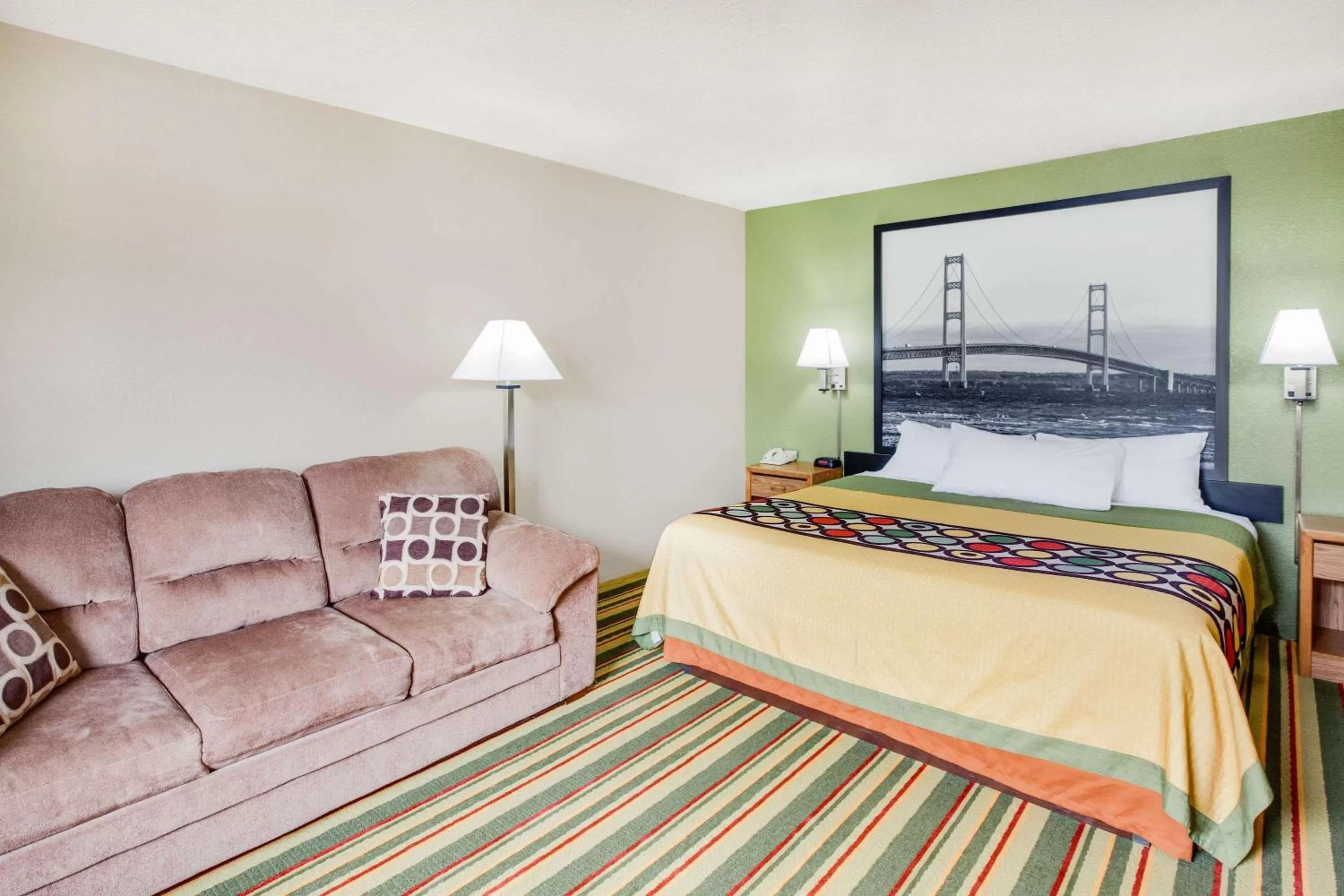 Photo of the whole room, Bed in Super 8 by Wyndham Grayling