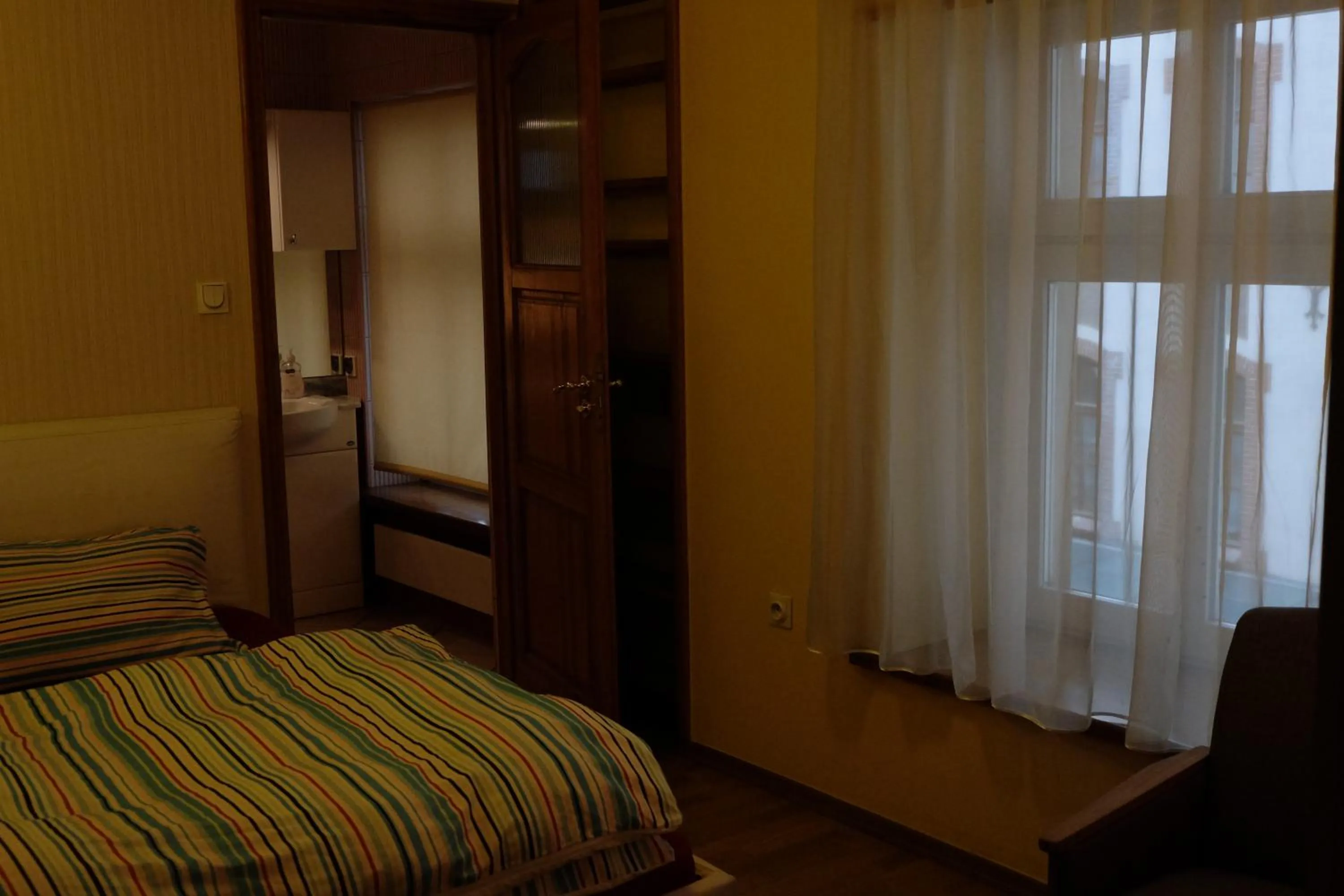 Photo of the whole room, Bed in Academus Pub & Guest House