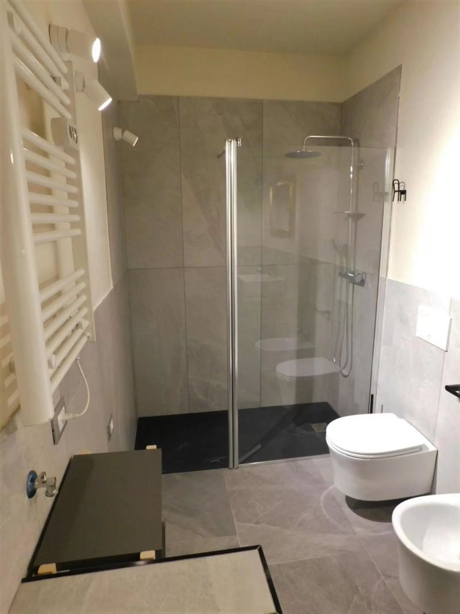 Bathroom in Piumaviola Beds & Apartments