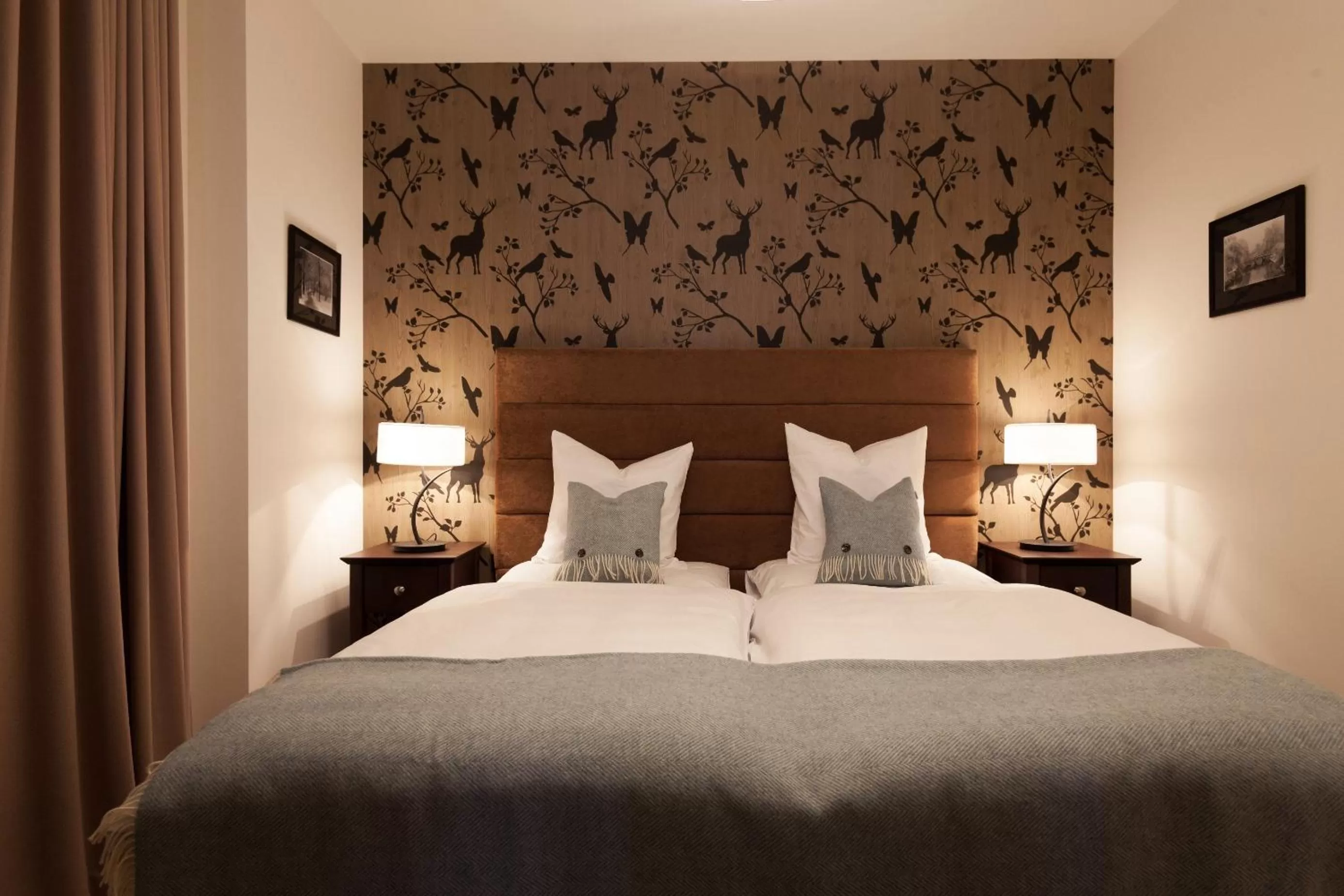 Bed in Boutique-Hotel Garni Bellevue Davos Wiesen