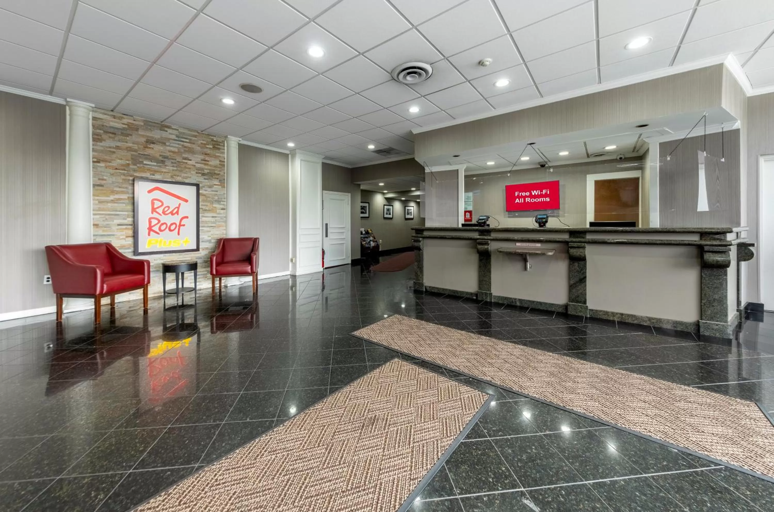 Lobby or reception in Red Roof PLUS Newark Liberty Airport - Carteret