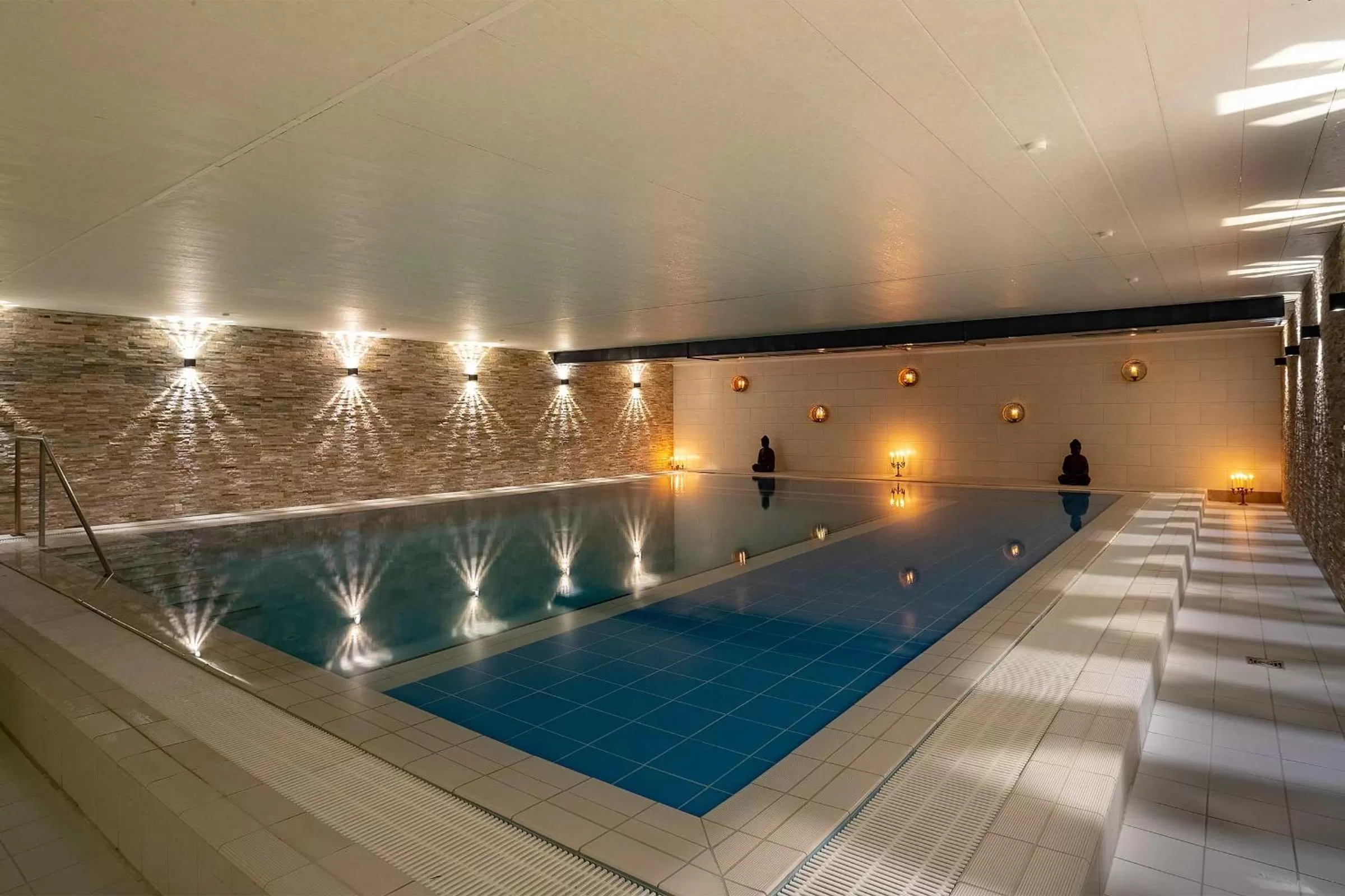 Swimming pool in Aqualux Wellness- & Tagungshotel