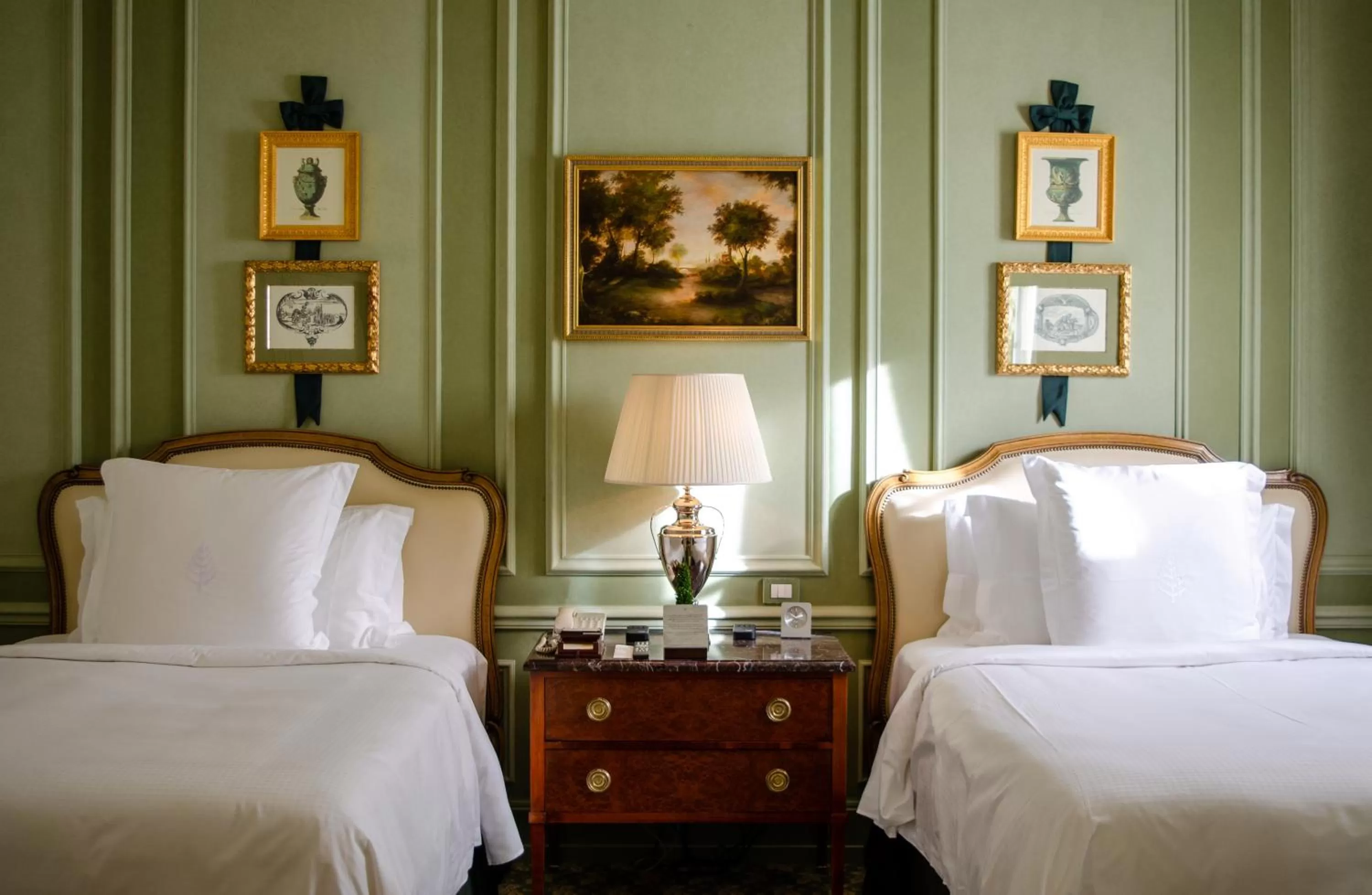 Bed in Four Seasons Hotel Firenze