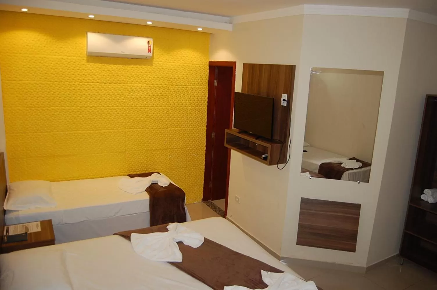 Bed in Aeroporto Plaza Hotel