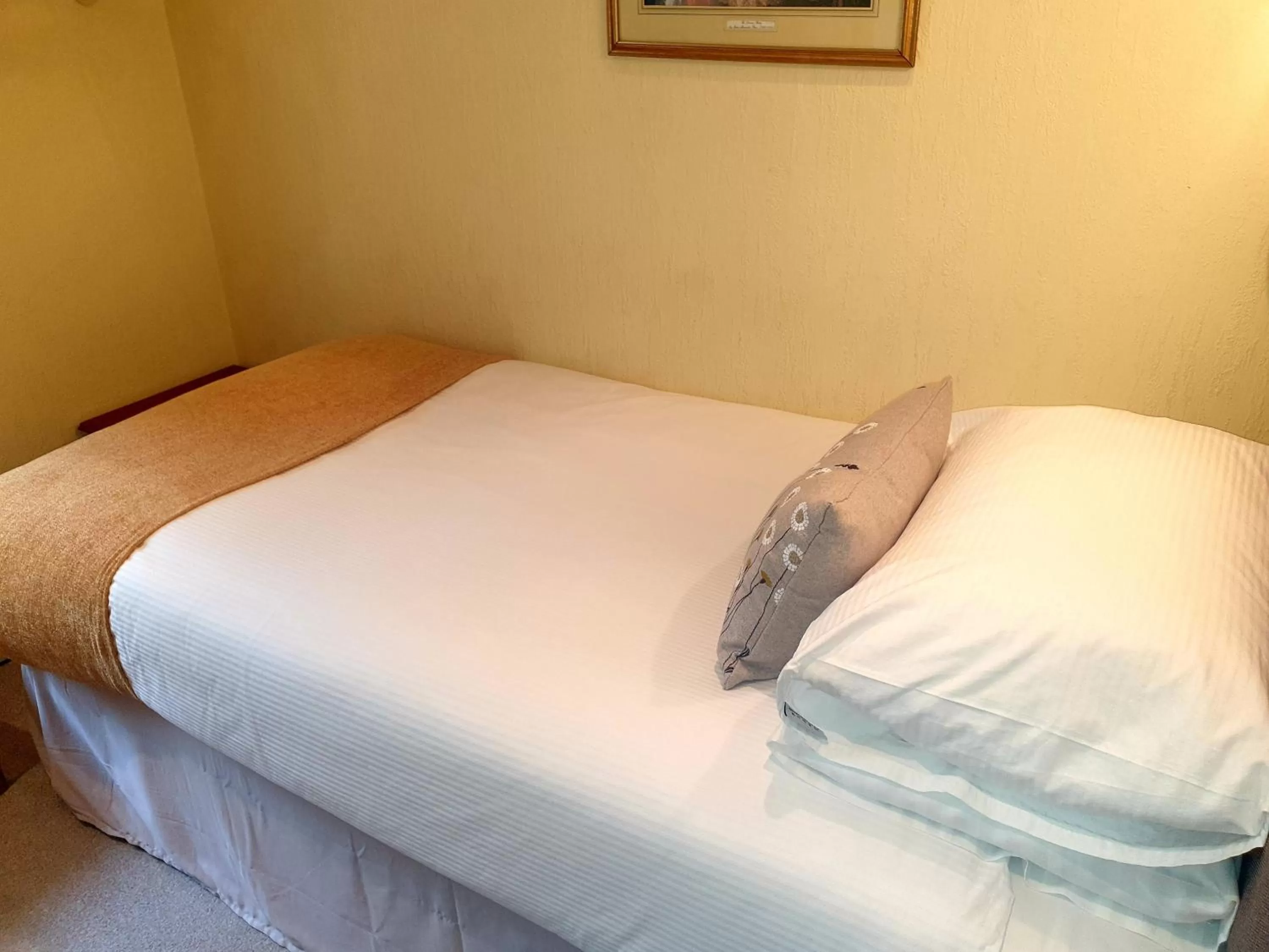 Bedroom, Bed in Melba House