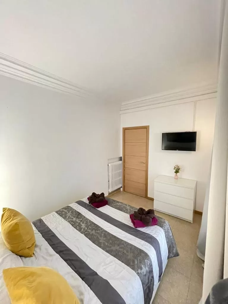 Bed in Nuevo Balmes Habitaciones