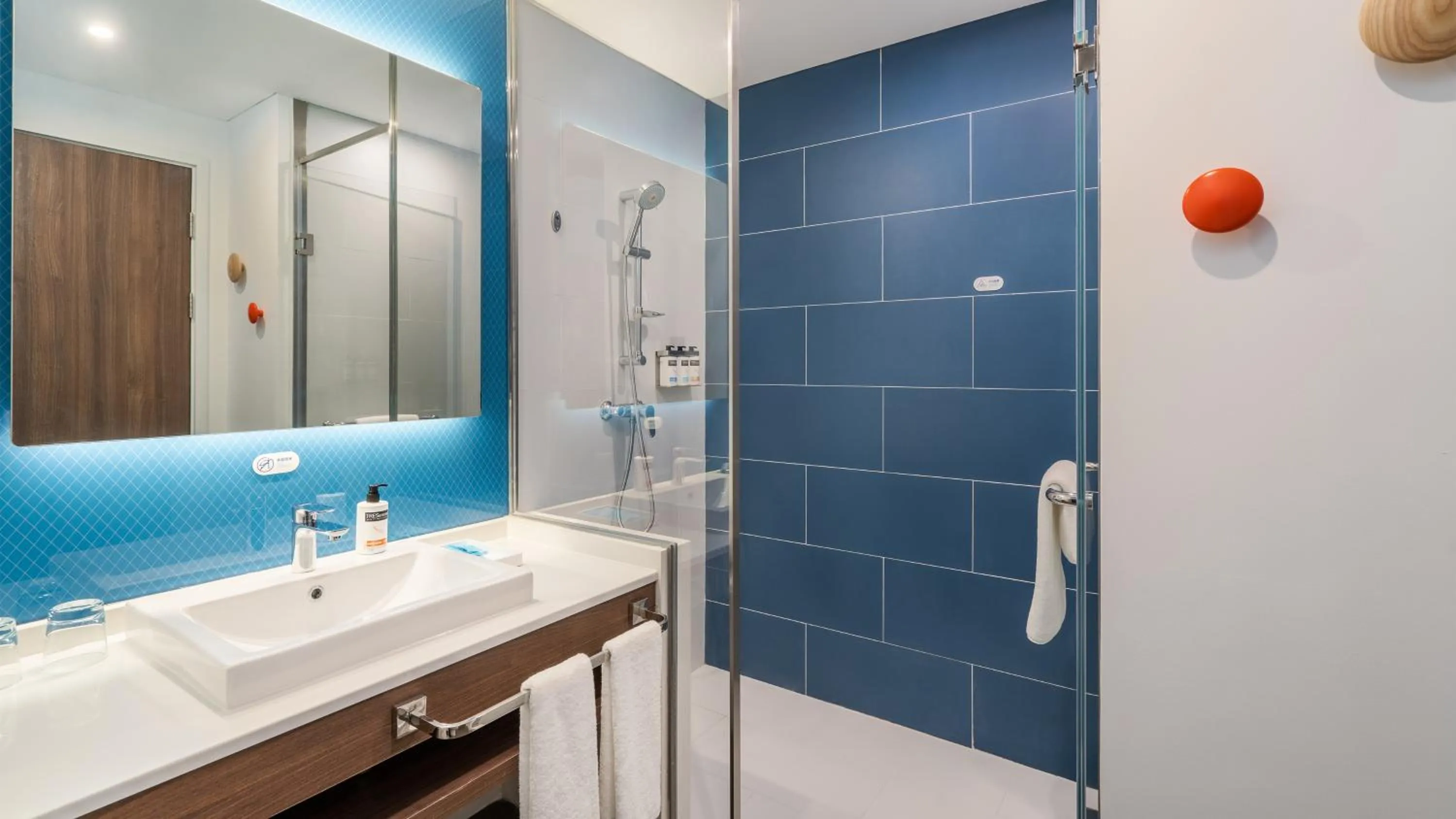 Bathroom in Holiday Inn Express Yangjiang City Center by IHG