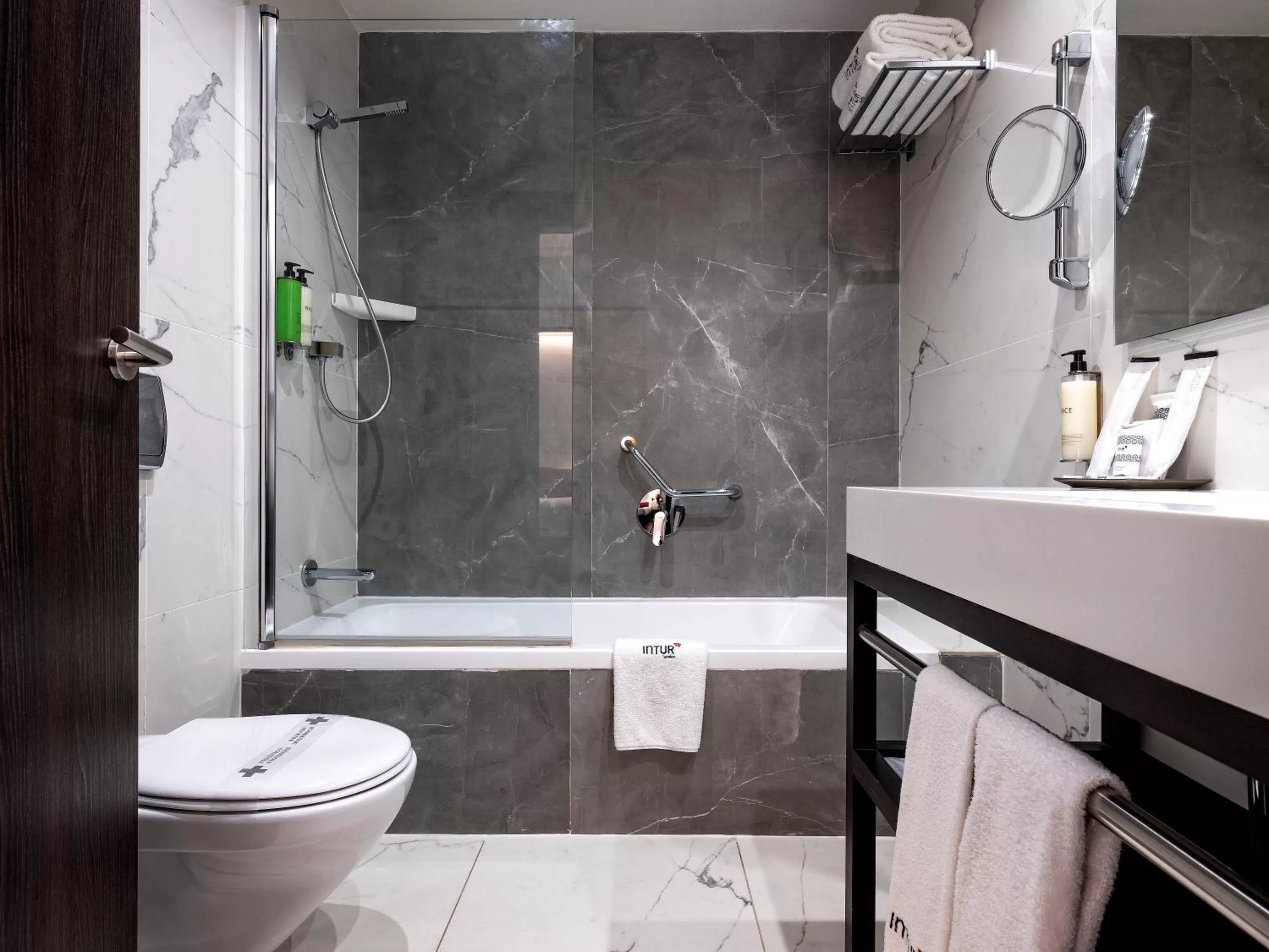 Bathroom in Intelier Palacio San Martin