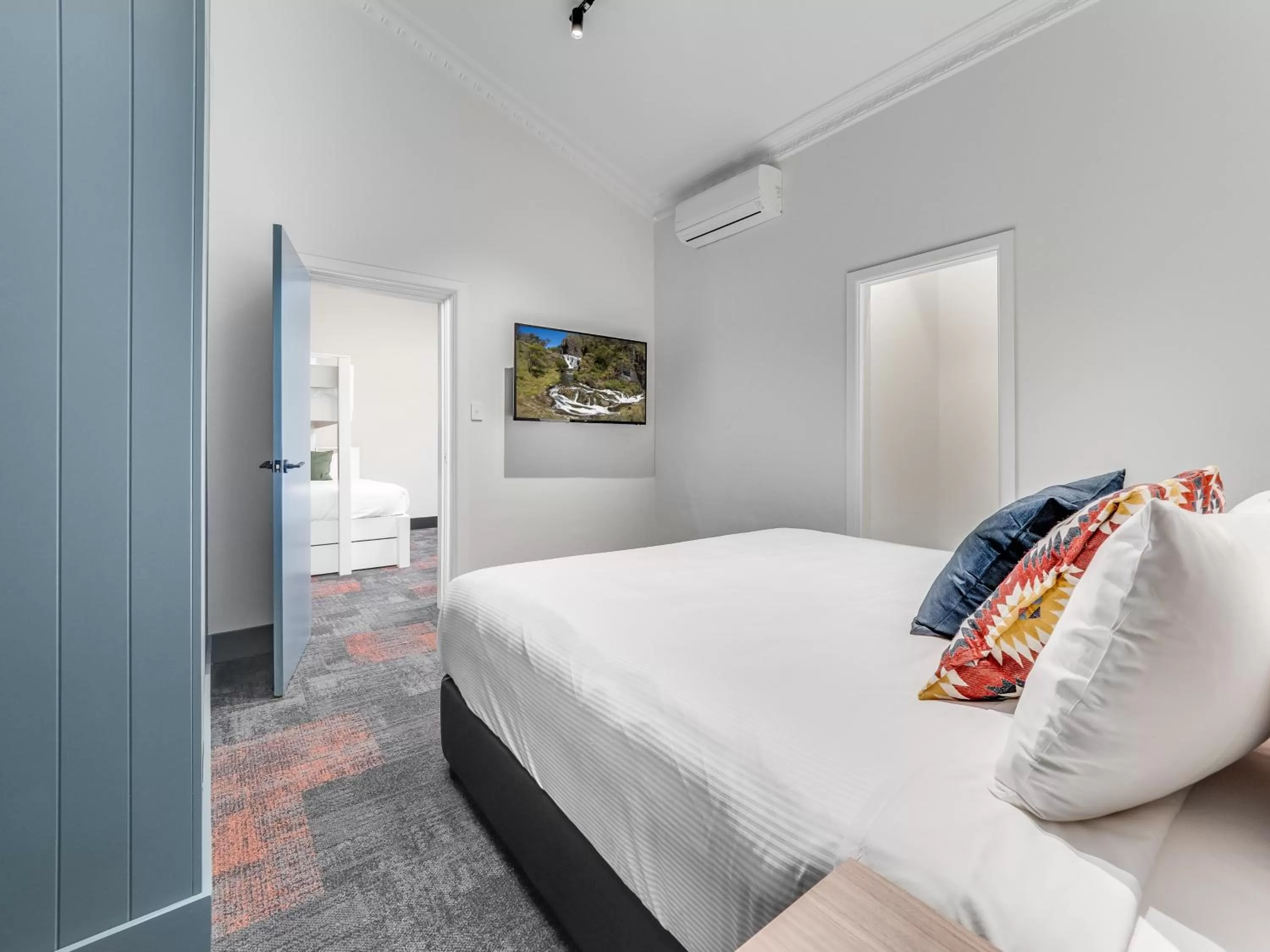 Bed in Banjo Paterson Inn