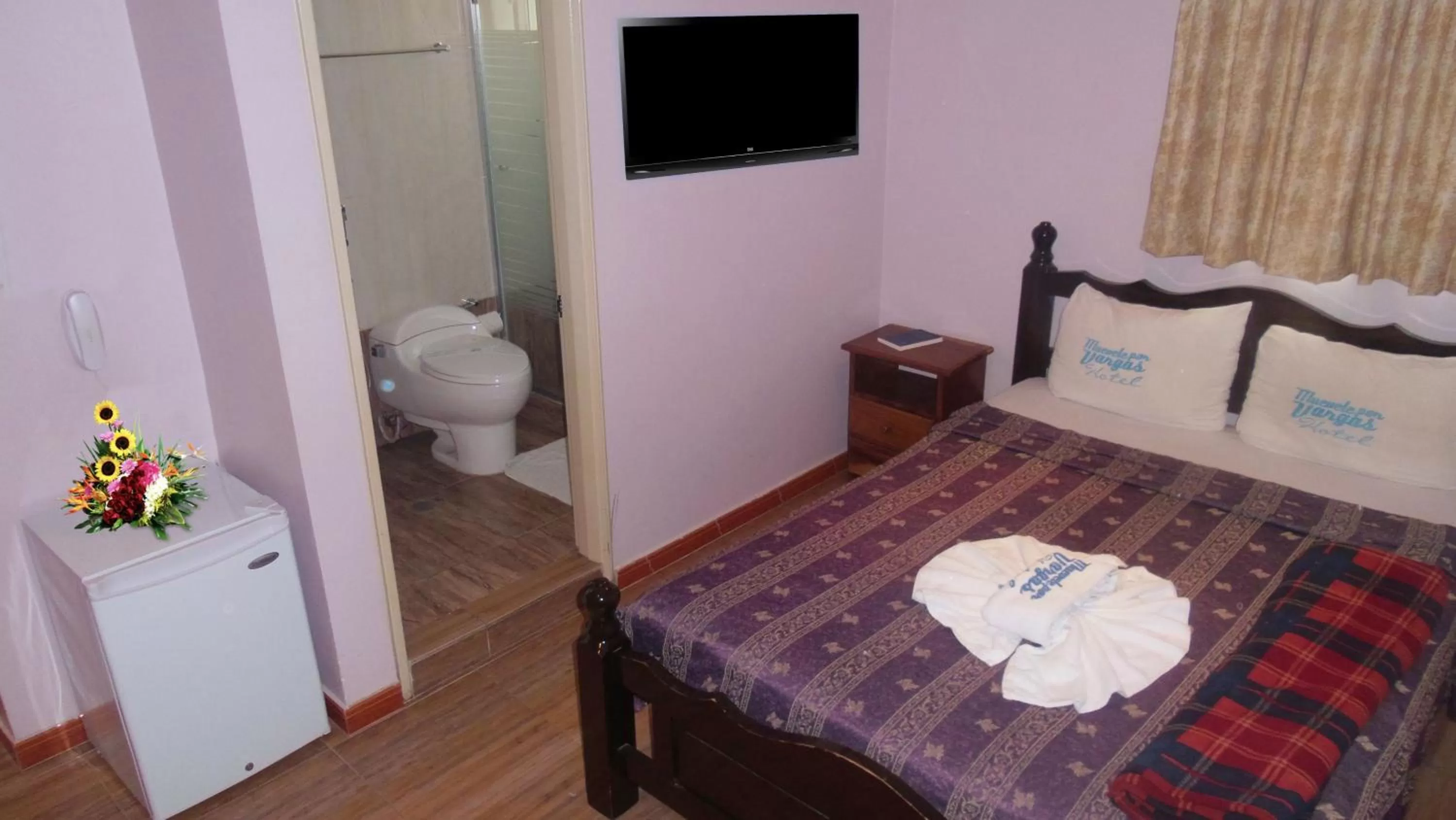 Bed in HOTEL MUEVETE POR VARGAS