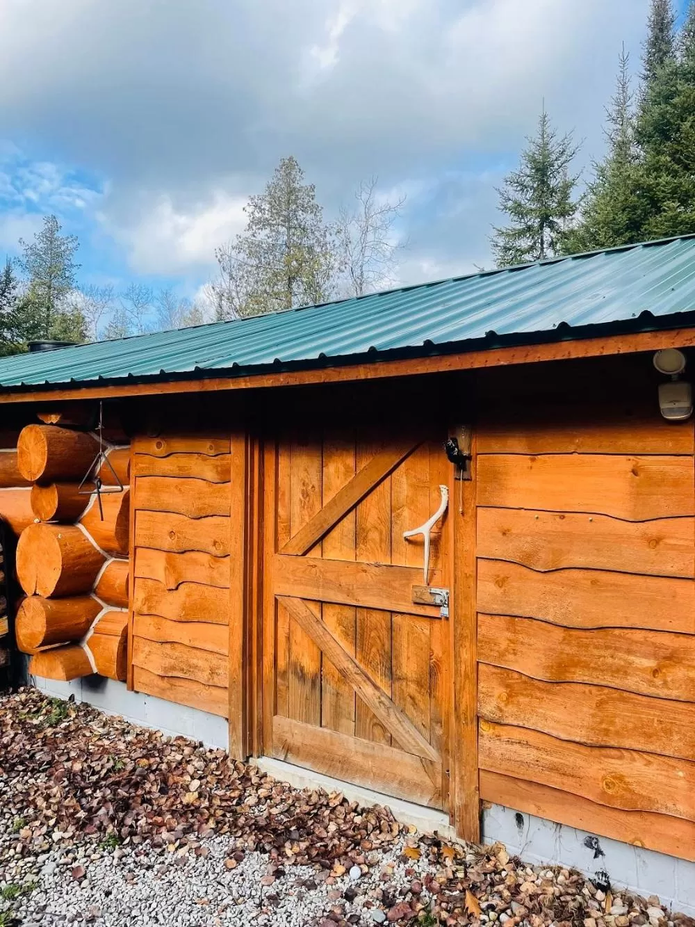 Facade/entrance in Drummond Island Resort