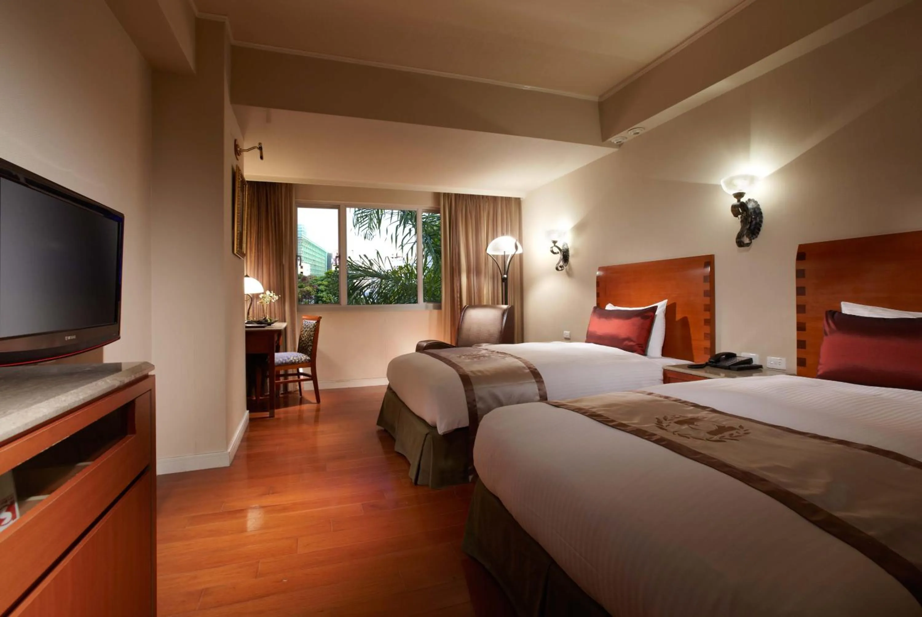 Bed in Hualien Charming City Hotel