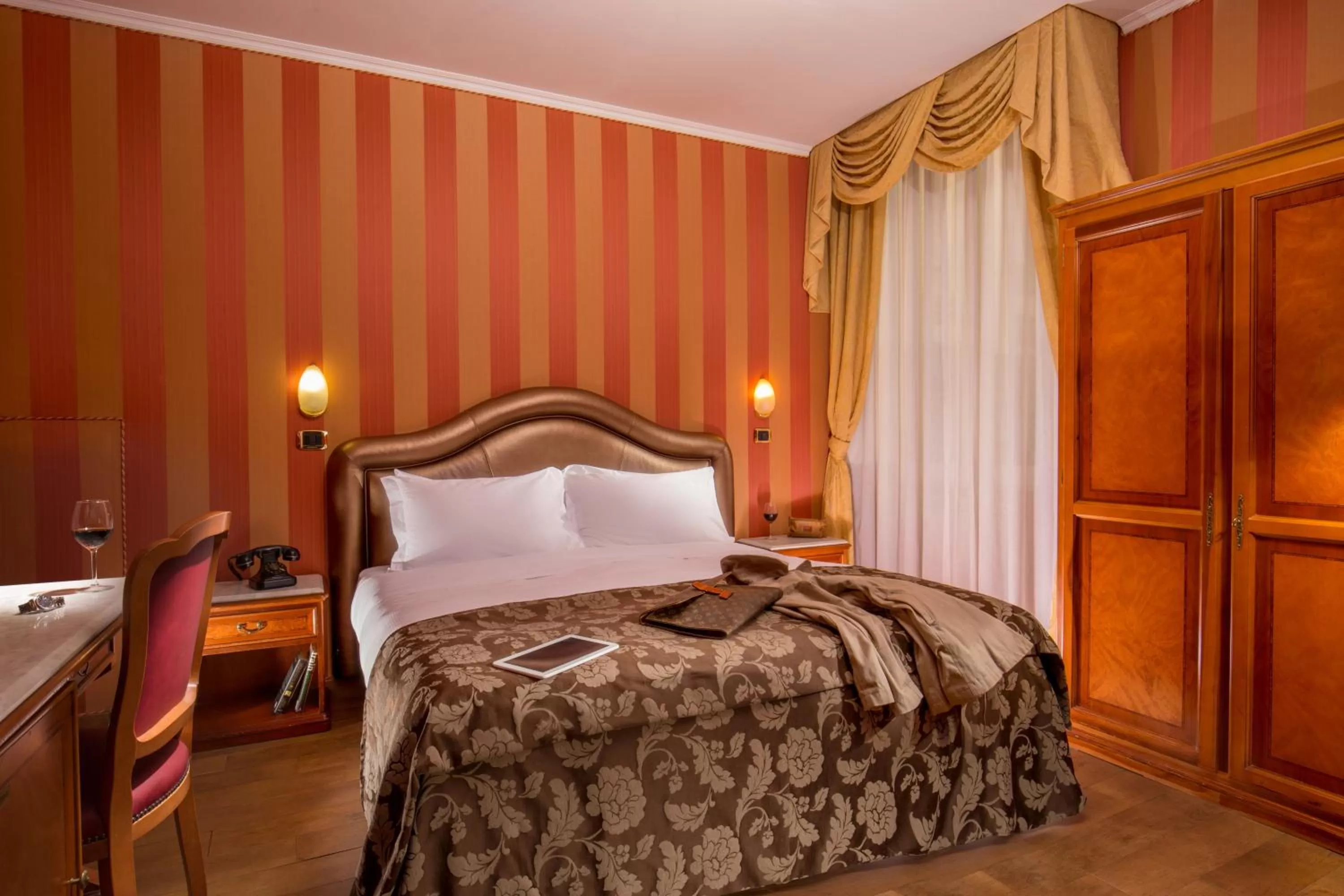 Shower, Bed in Hotel Forte