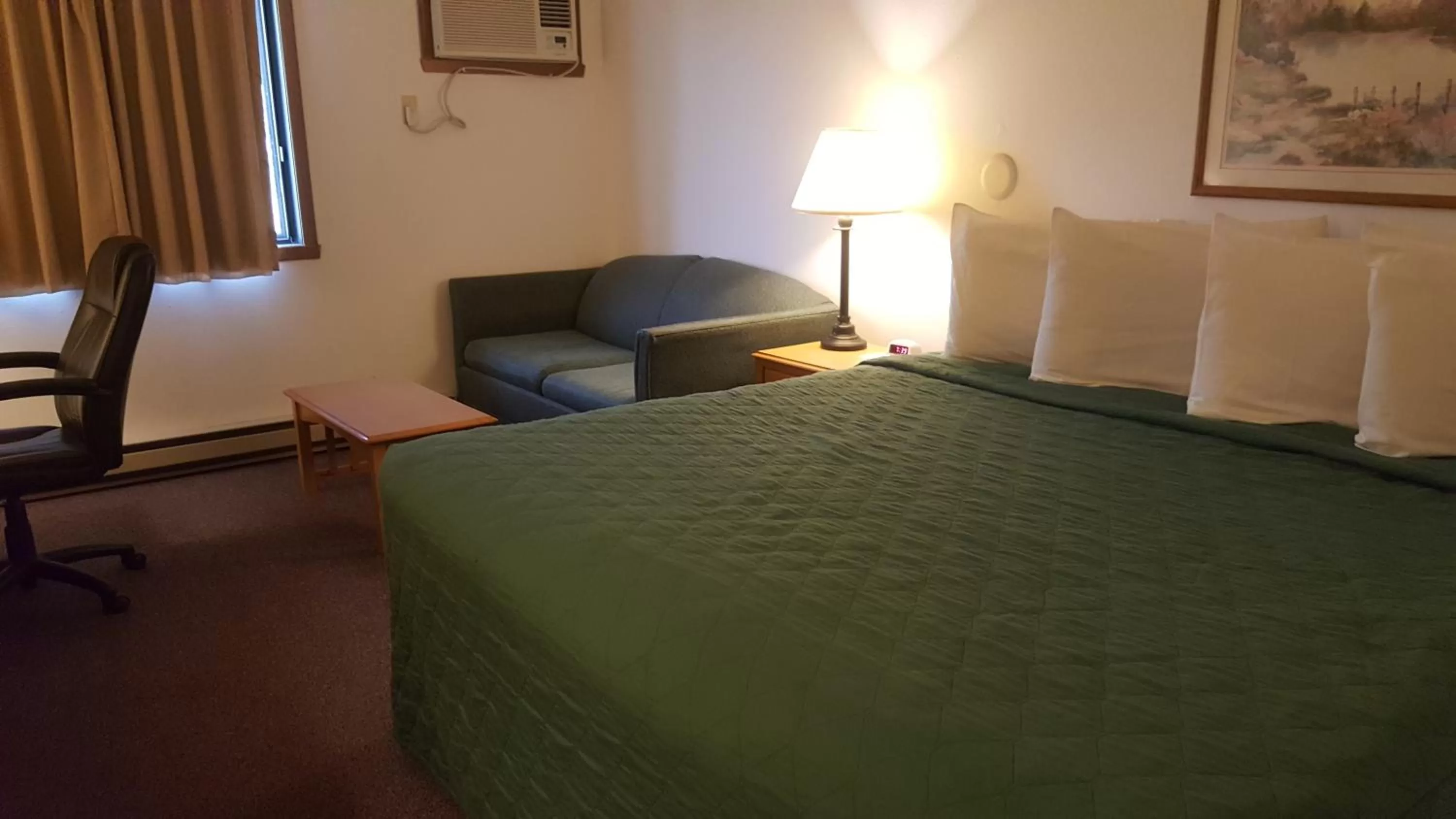 Bed in Rodeway Inn Gateway to Medora T-Roosevelt & Makoshika State Park