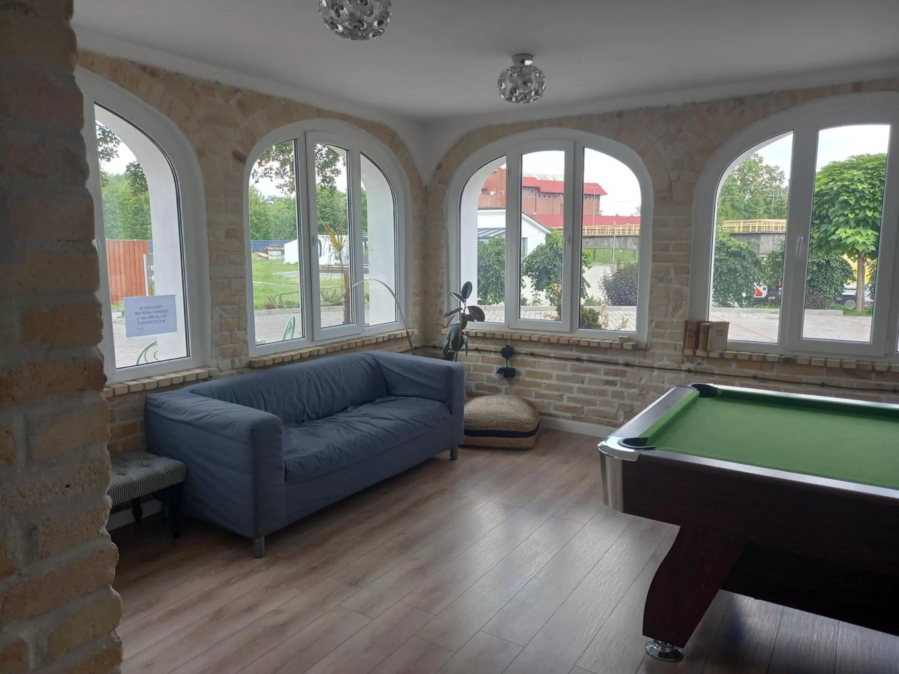 Communal lounge/ TV room in Leon's Rooms