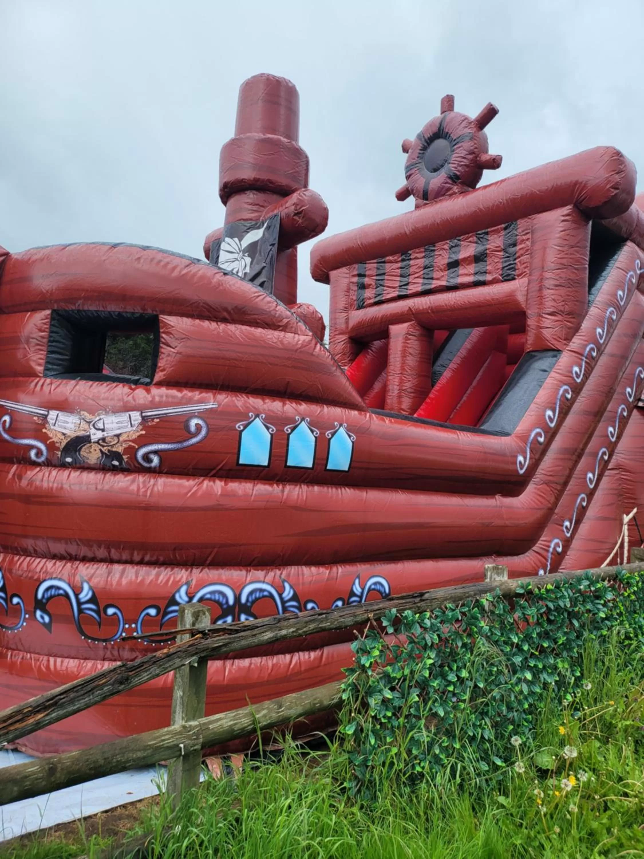 the jackdaw pub SELF CATERING STATIC CARAVAN free breakfast supplied