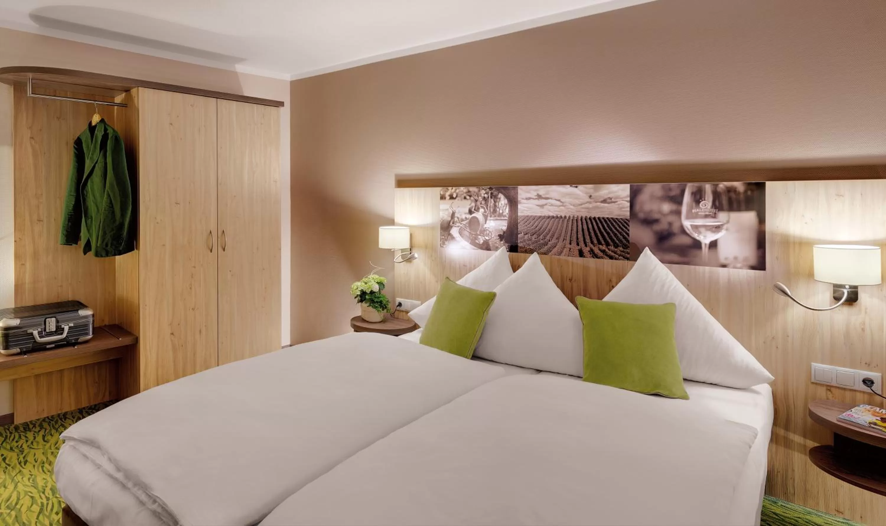 Photo of the whole room, Bed in Pfalzhotel Asselheim