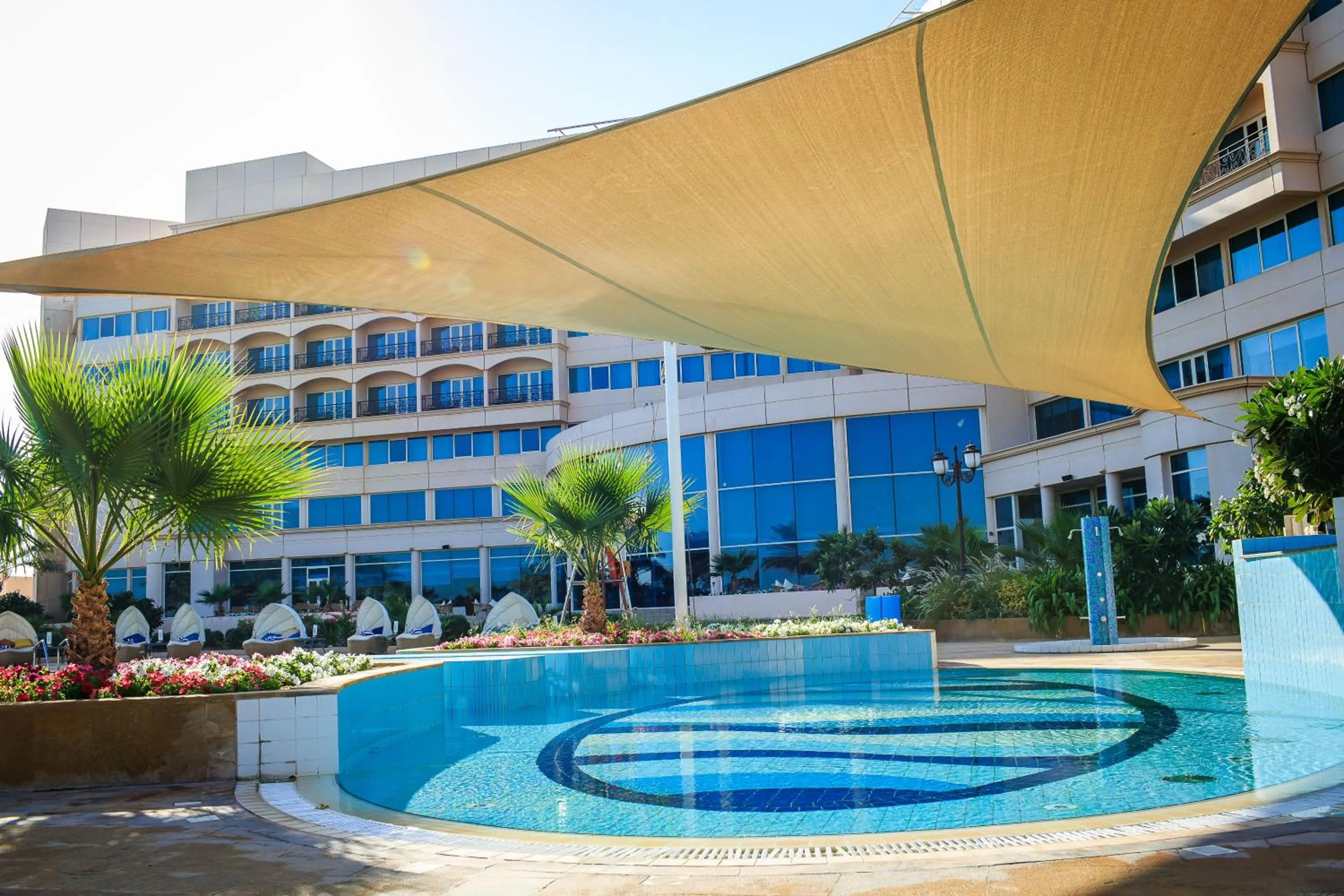 Swimming pool in Danat Jebel Dhanna Resort