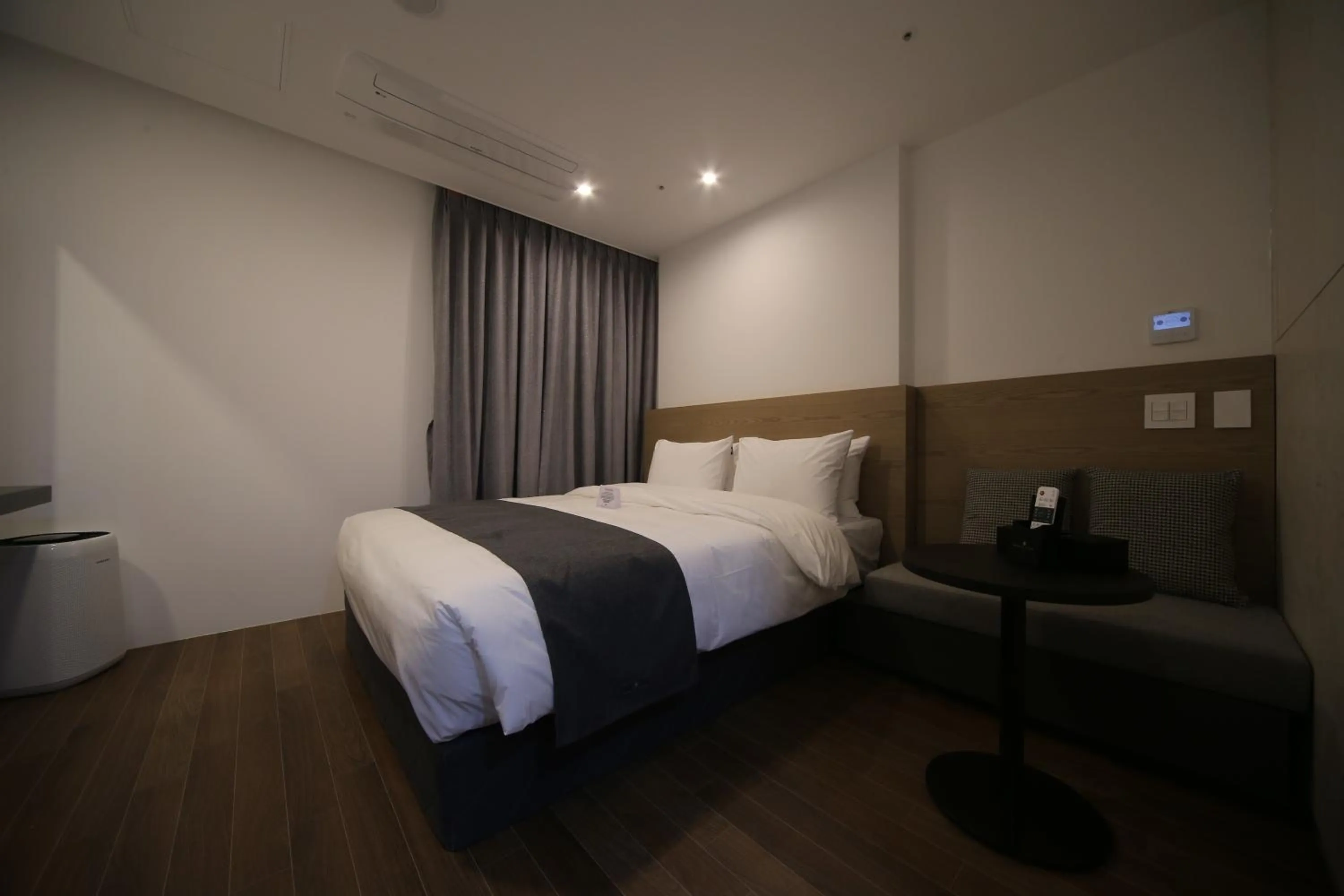 Bed in Hotel Noblestay